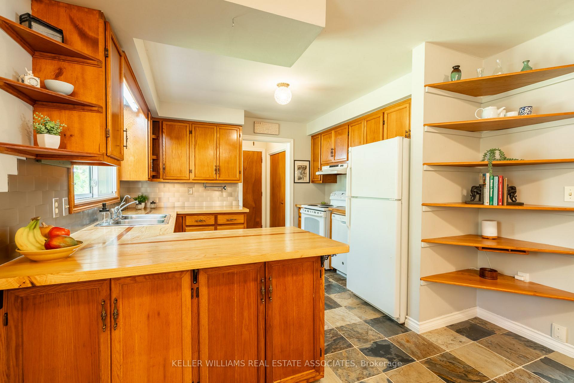 Photo 14 of 19 8th Concession Road E, Hamilton, Rural Flamborough — HOMEH