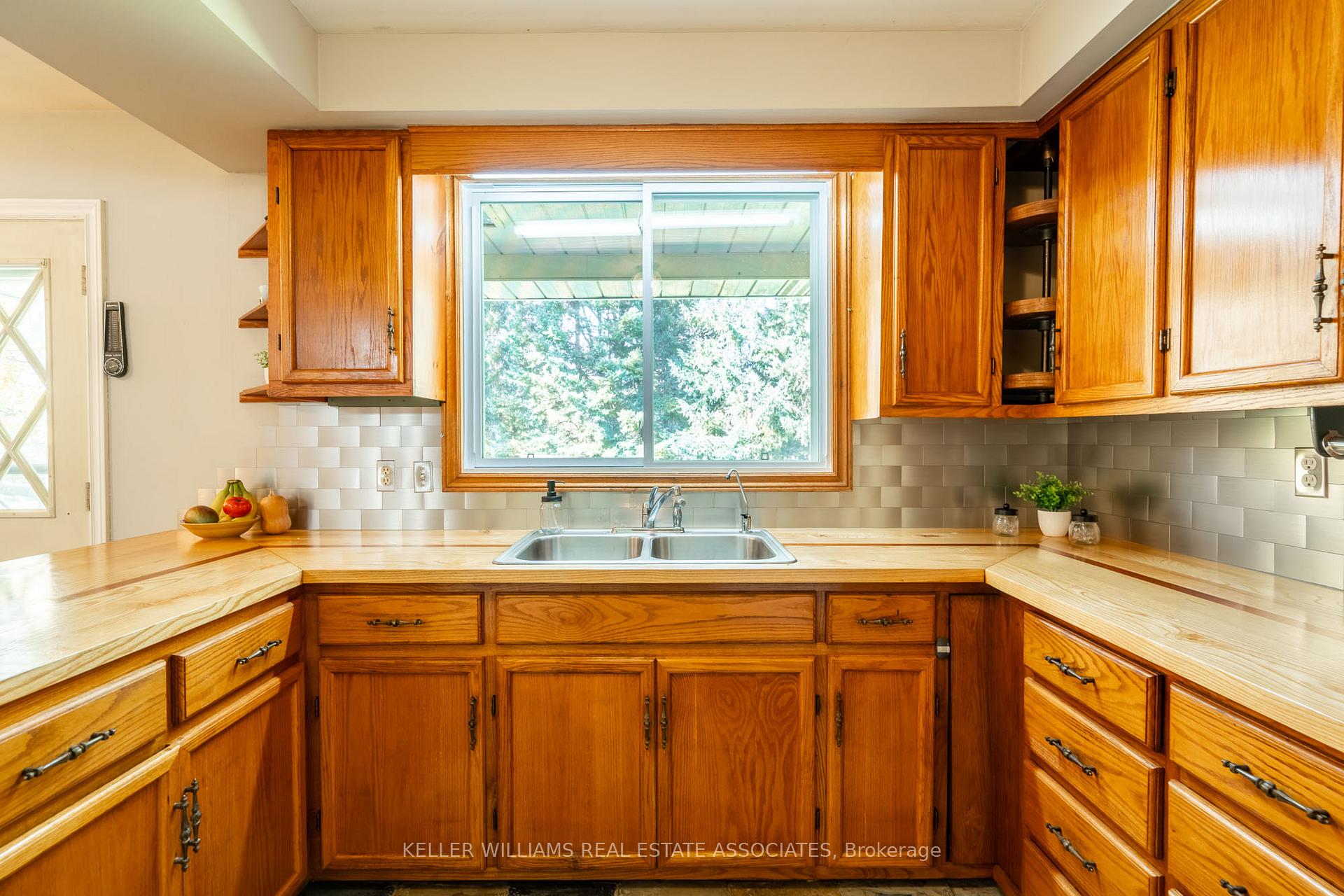 Photo 16 of 19 8th Concession Road E, Hamilton, Rural Flamborough — HOMEH