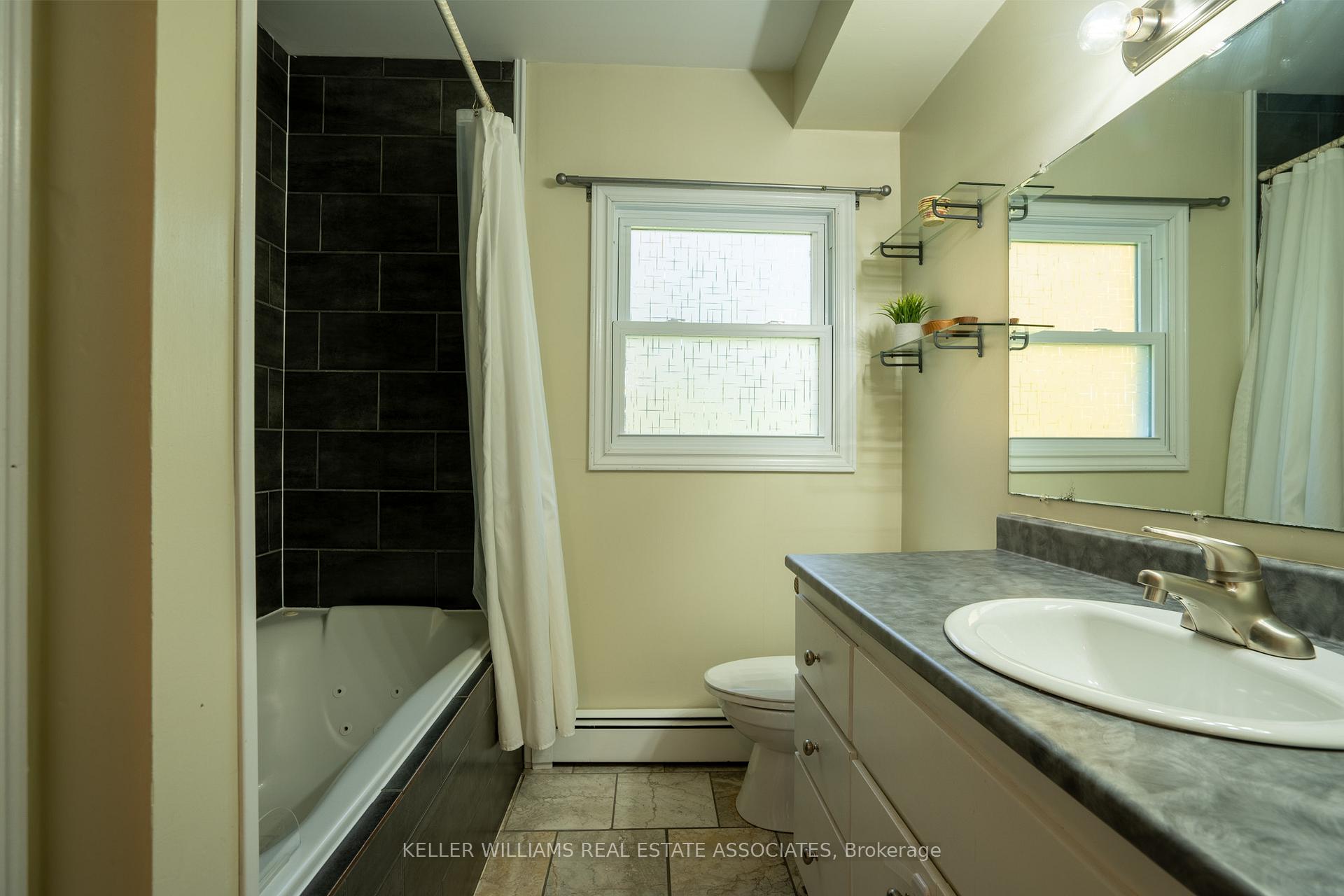Photo 25 of 19 8th Concession Road E, Hamilton, Rural Flamborough — HOMEH