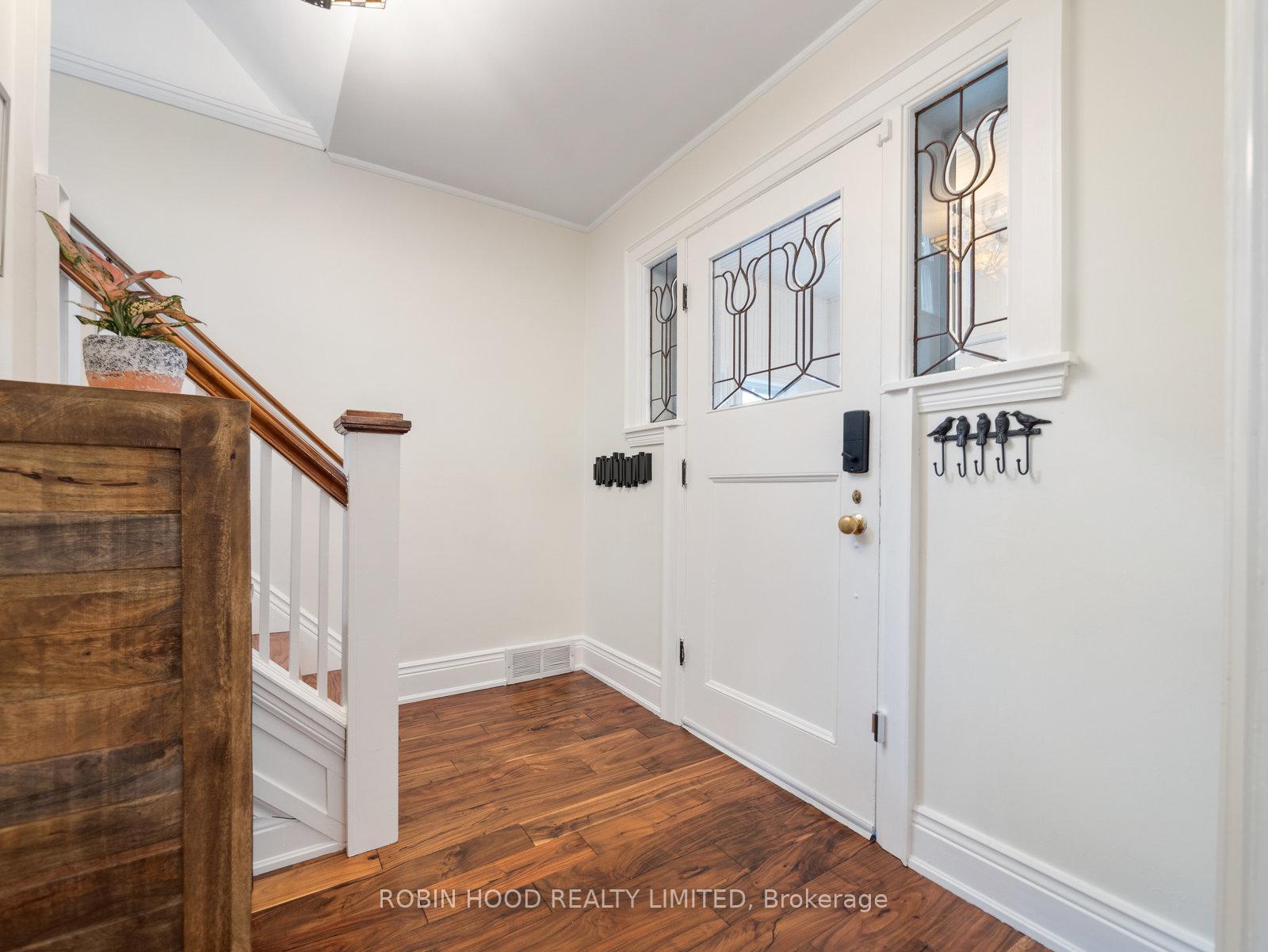 Photo 3 of 87 Park Row S, Hamilton, Delta — HOMEH