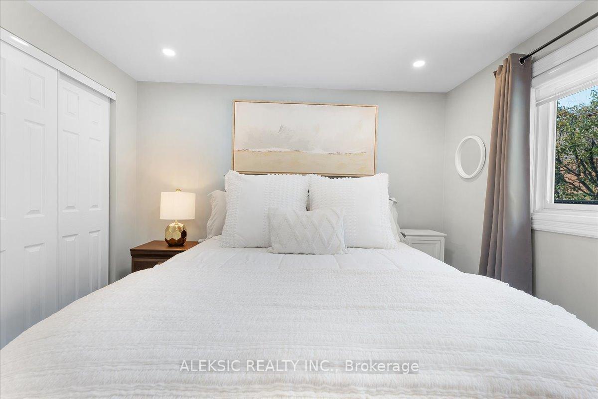 Photo 15 of 62 Greencedar Drive, Hamilton, Gurnett — HOMEH