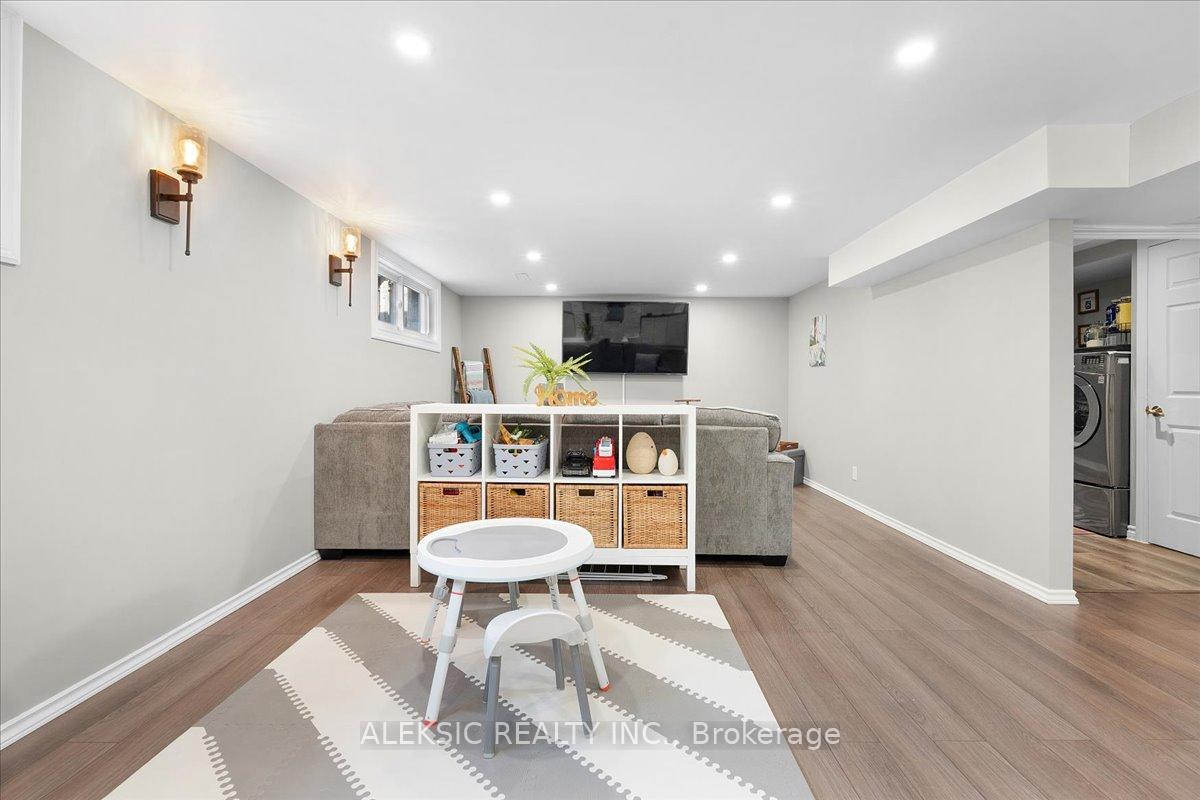 Photo 25 of 62 Greencedar Drive, Hamilton, Gurnett — HOMEH