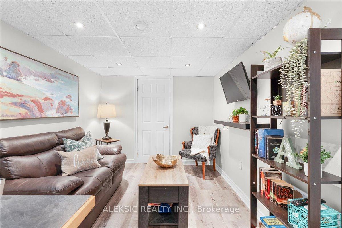 Photo 32 of 62 Greencedar Drive, Hamilton, Gurnett — HOMEH
