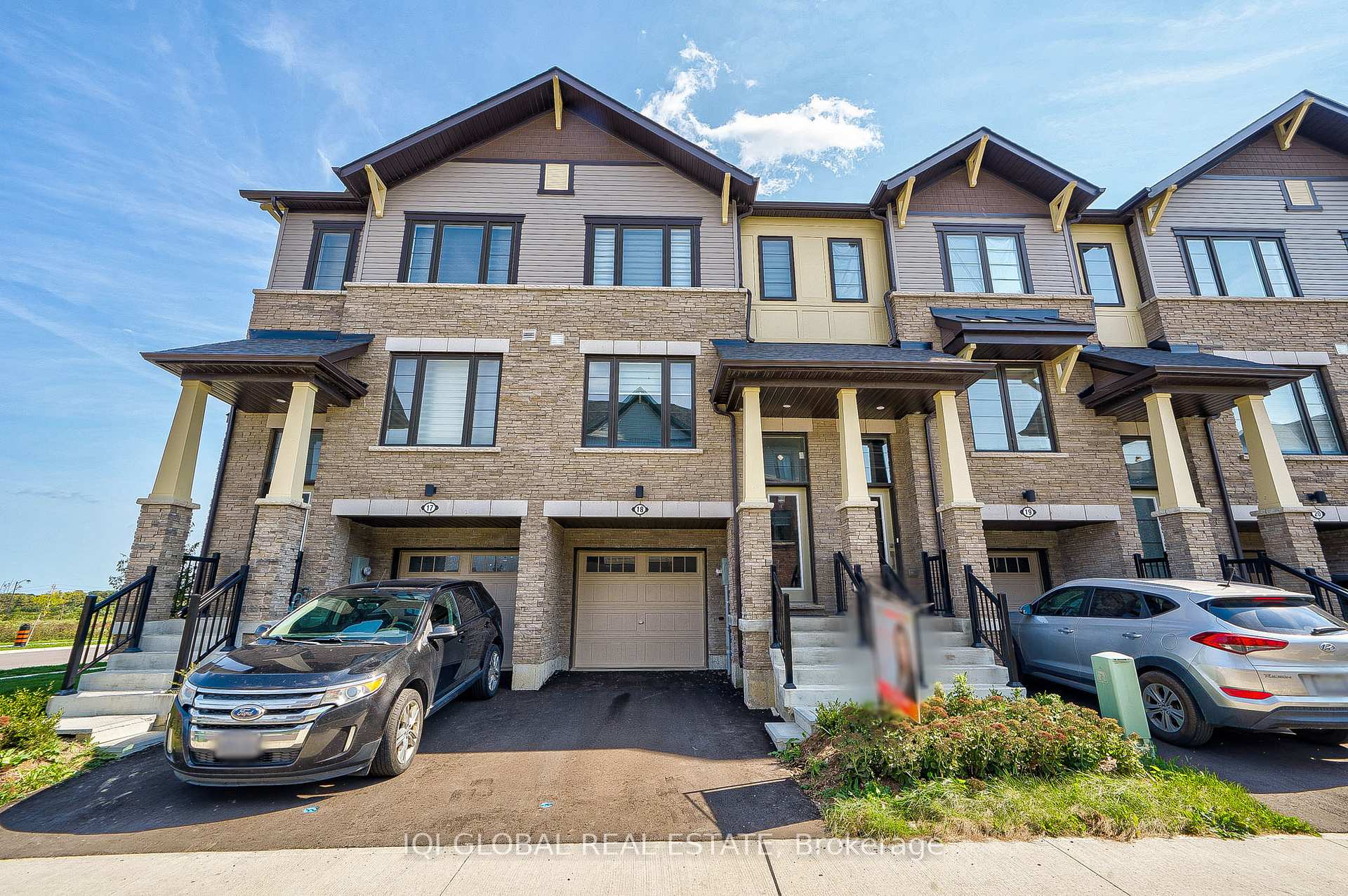 Photo 2 of Unit 18, 185 Bedrock Drive, Hamilton, Stoney Creek Mountain — HOMEH
