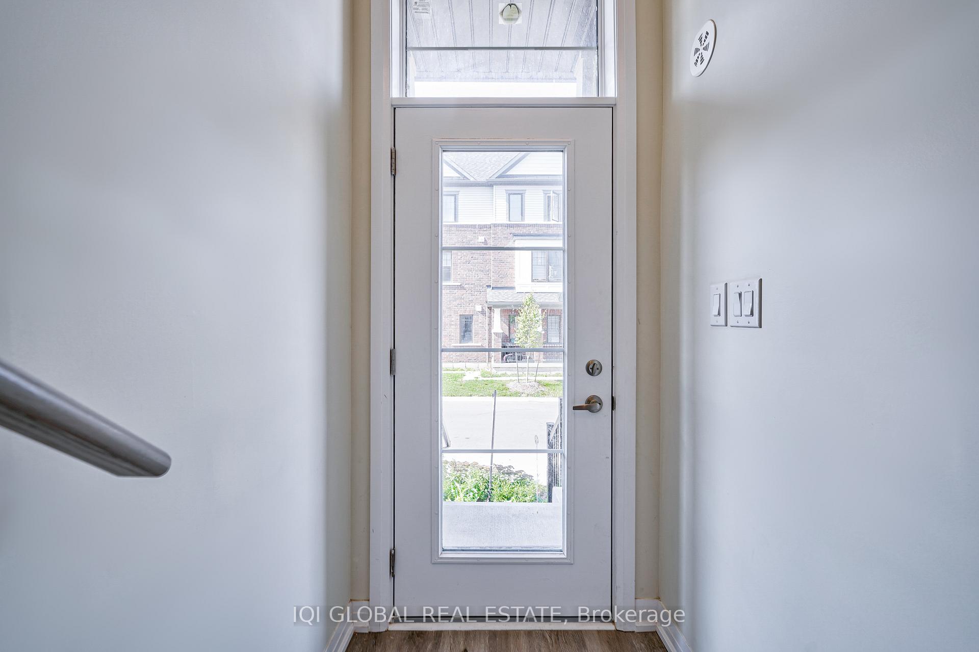 Photo 4 of Unit 18, 185 Bedrock Drive, Hamilton, Stoney Creek Mountain — HOMEH