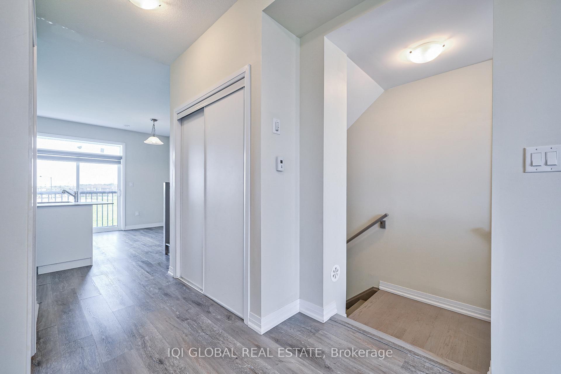 Photo 5 of Unit 18, 185 Bedrock Drive, Hamilton, Stoney Creek Mountain — HOMEH