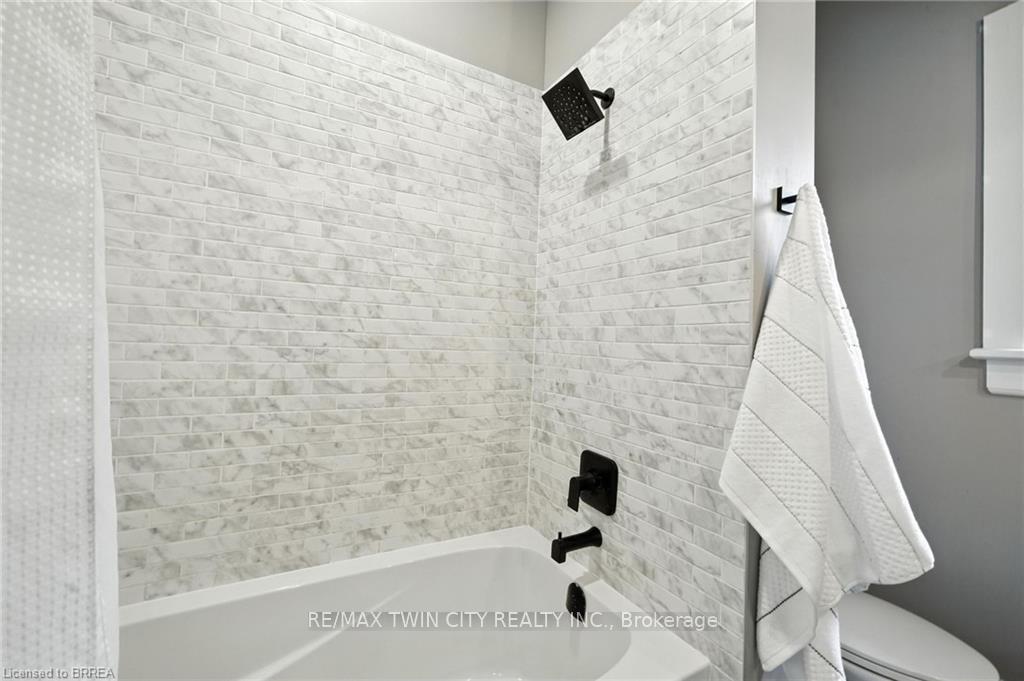 Photo 32 of 194 Bethel Road, Brant, Paris — HOMEH