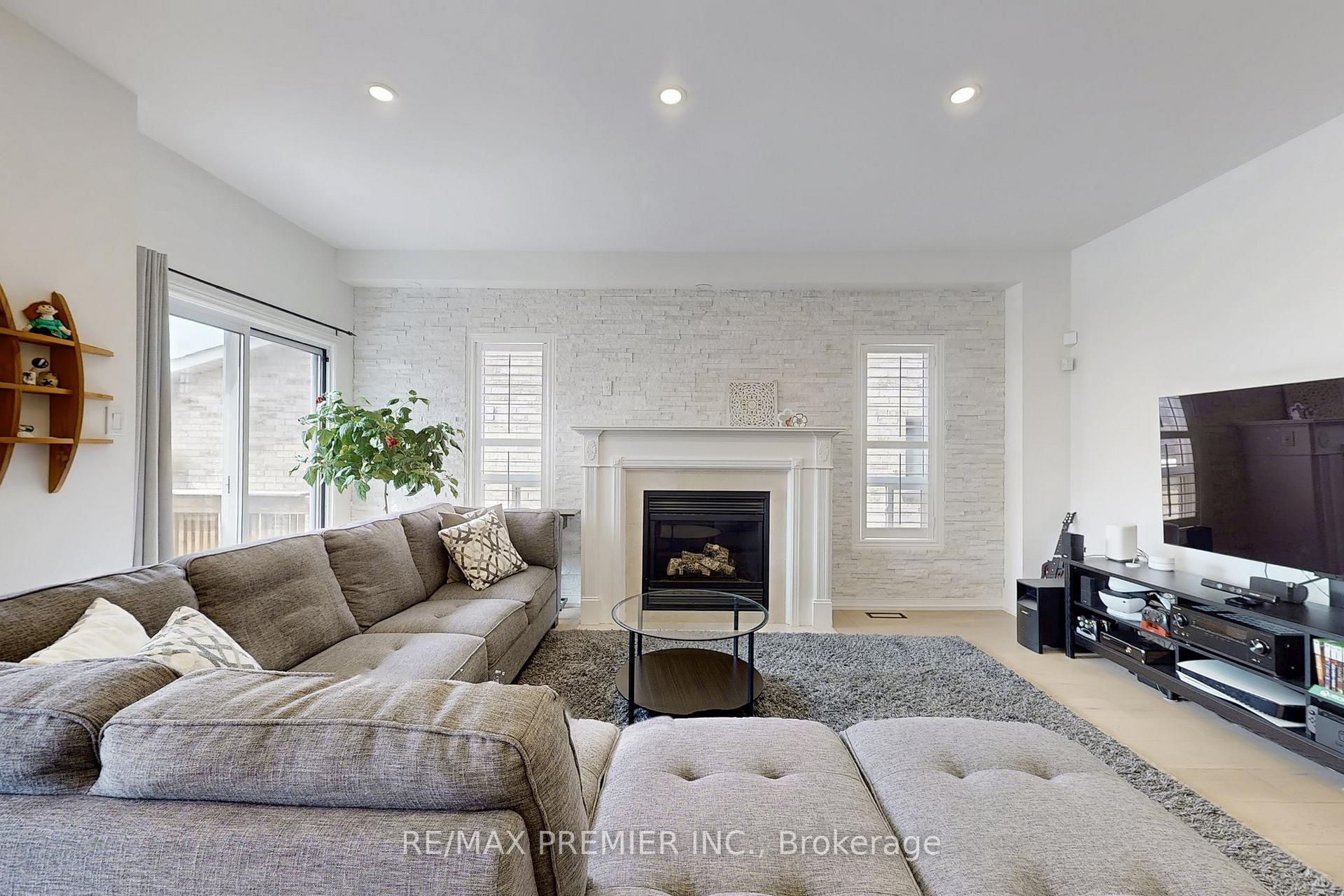 Photo 6 of 15 Gray Park Drive, Caledon, Bolton West — HOMEH