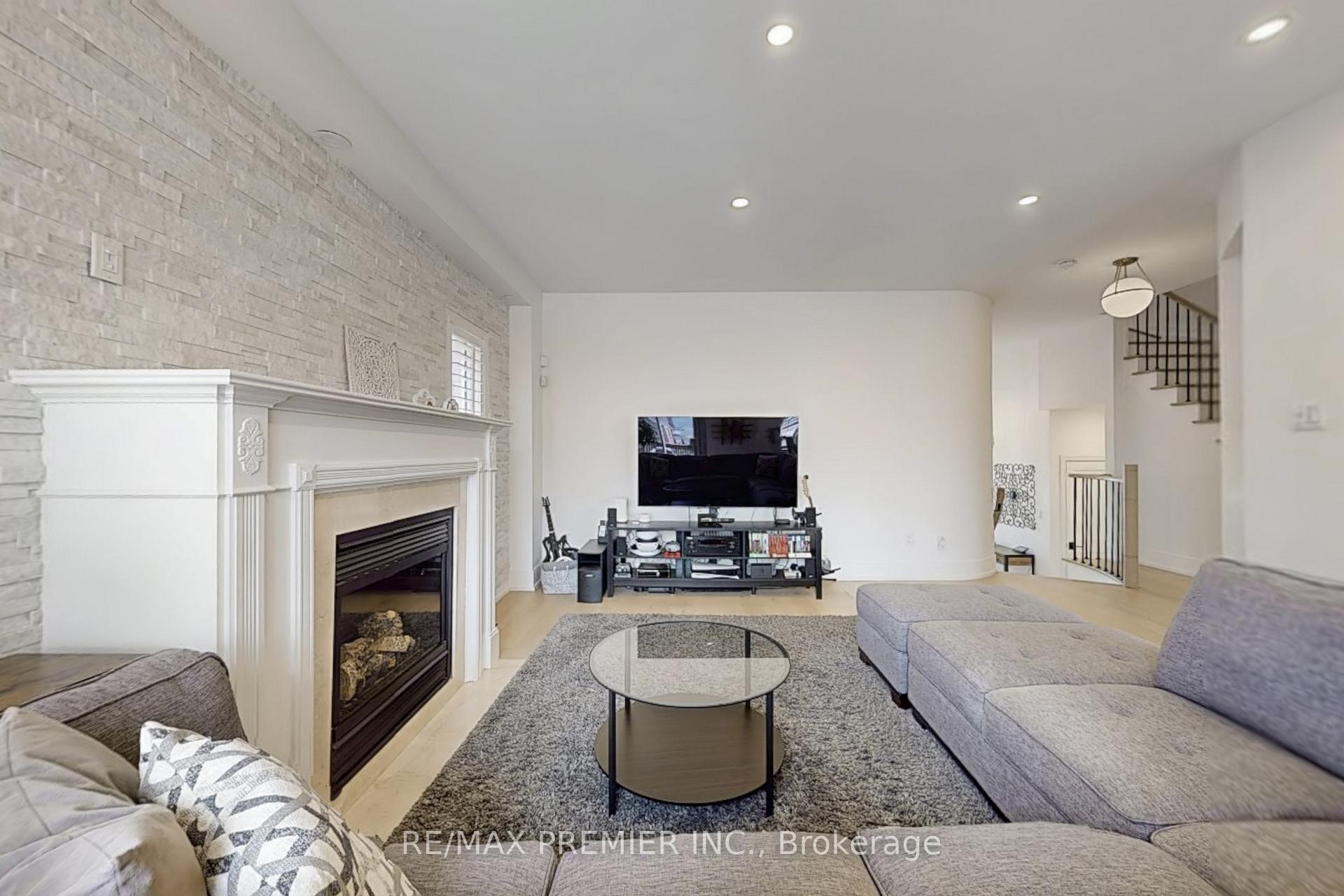 Photo 13 of 15 Gray Park Drive, Caledon, Bolton West — HOMEH