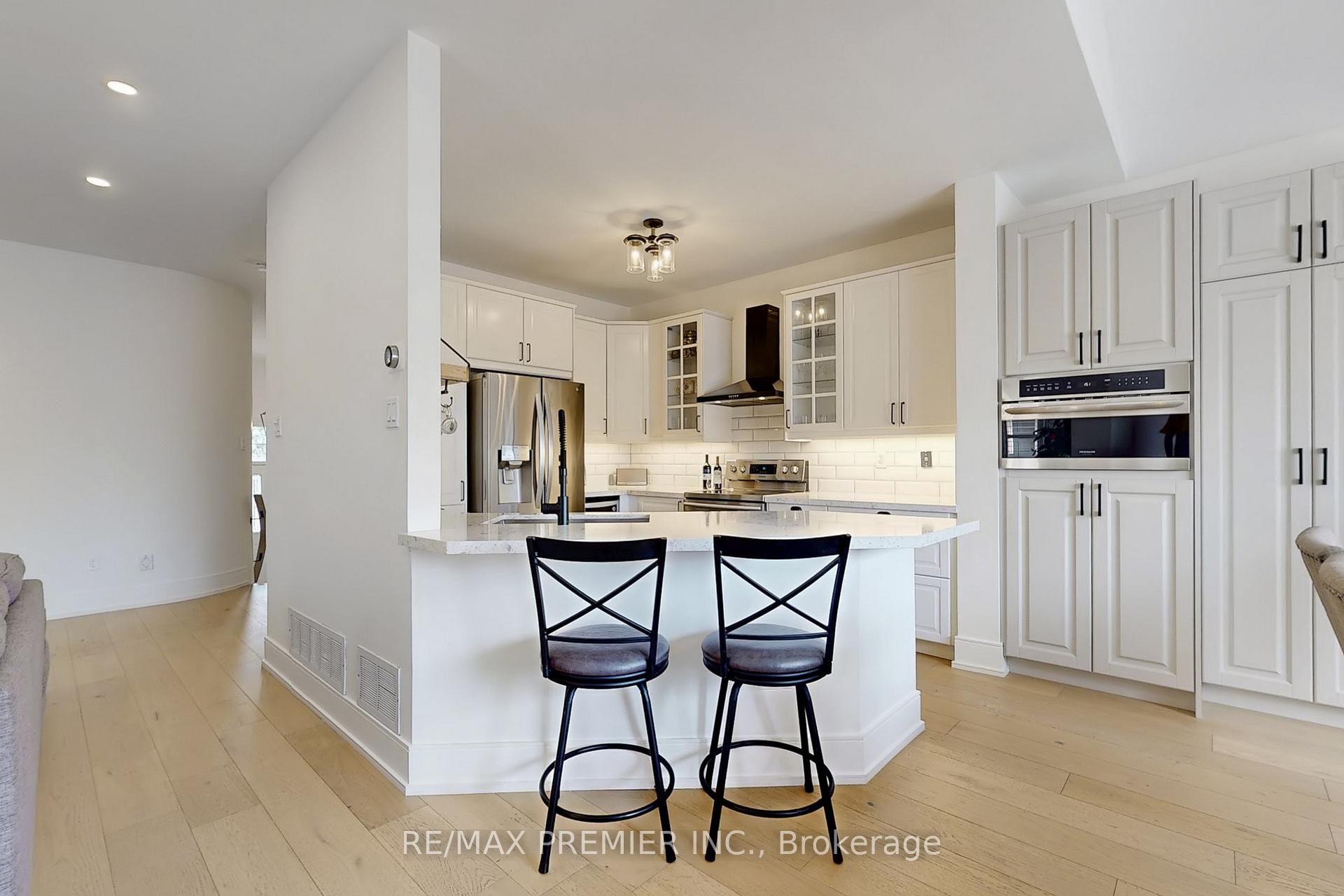 Photo 17 of 15 Gray Park Drive, Caledon, Bolton West — HOMEH