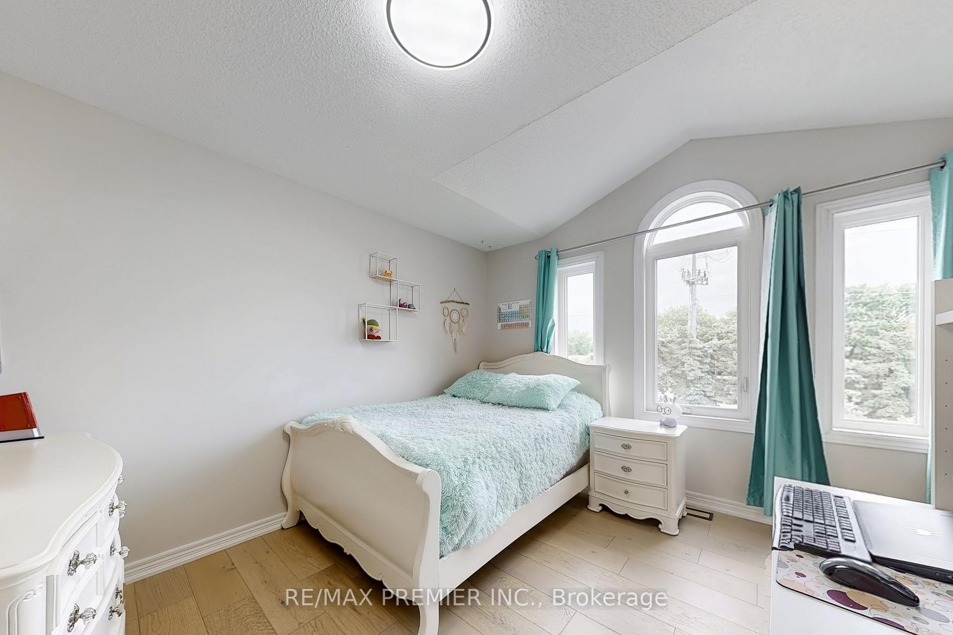 Photo 38 of 15 Gray Park Drive, Caledon, Bolton West — HOMEH
