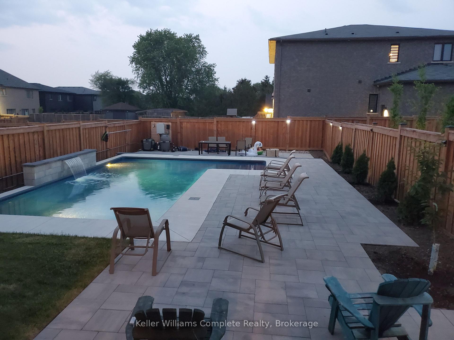 Photo 1 of 20 Columbus Gate, Hamilton, Stoney Creek Mountain — HOMEH