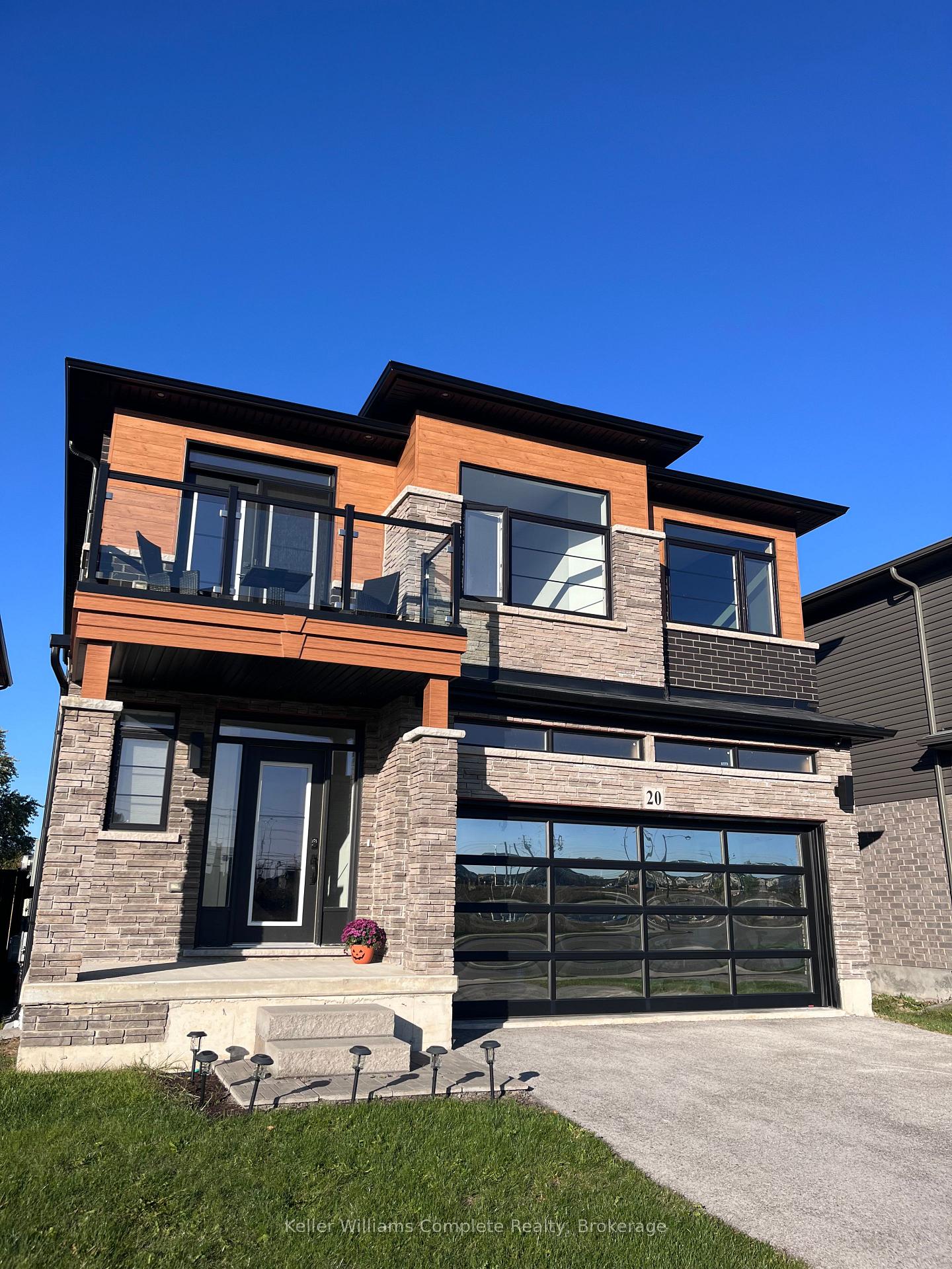 Photo 10 of 20 Columbus Gate, Hamilton, Stoney Creek Mountain — HOMEH