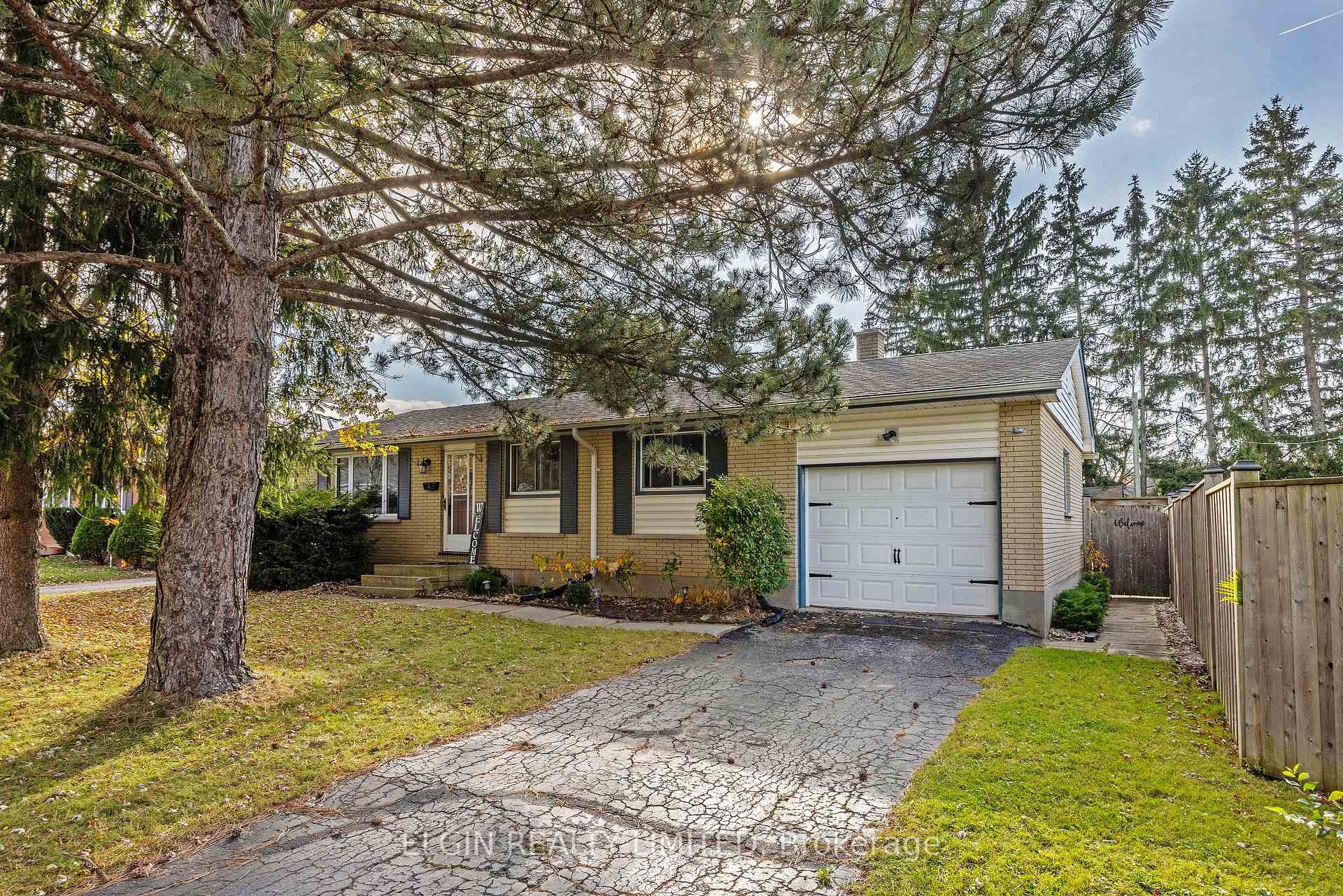 Photo 1 of 4 Johnson Place, St. Thomas — HOMEH