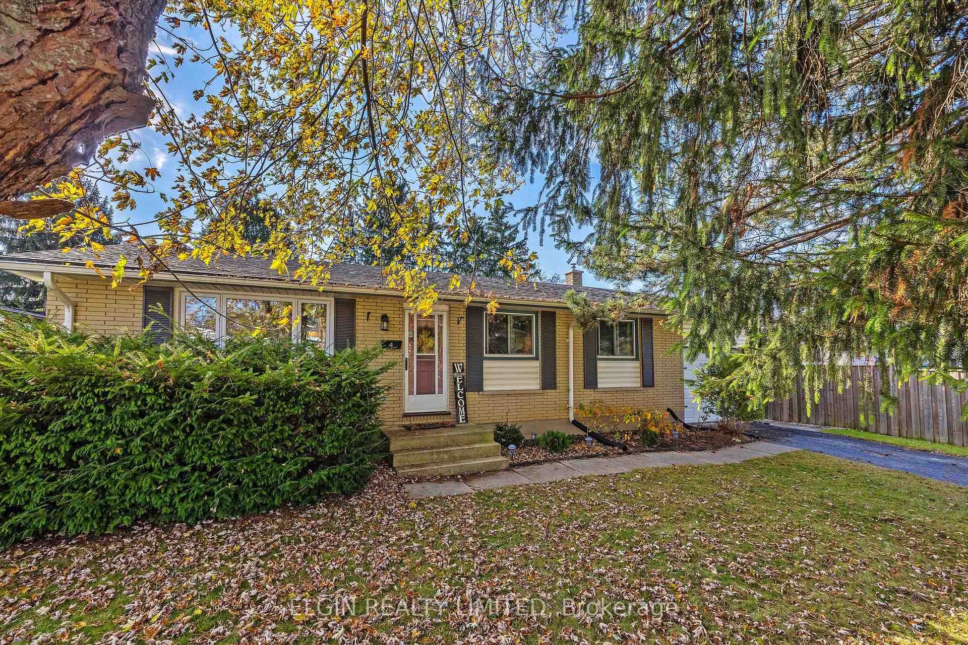Photo 3 of 4 Johnson Place, St. Thomas — HOMEH