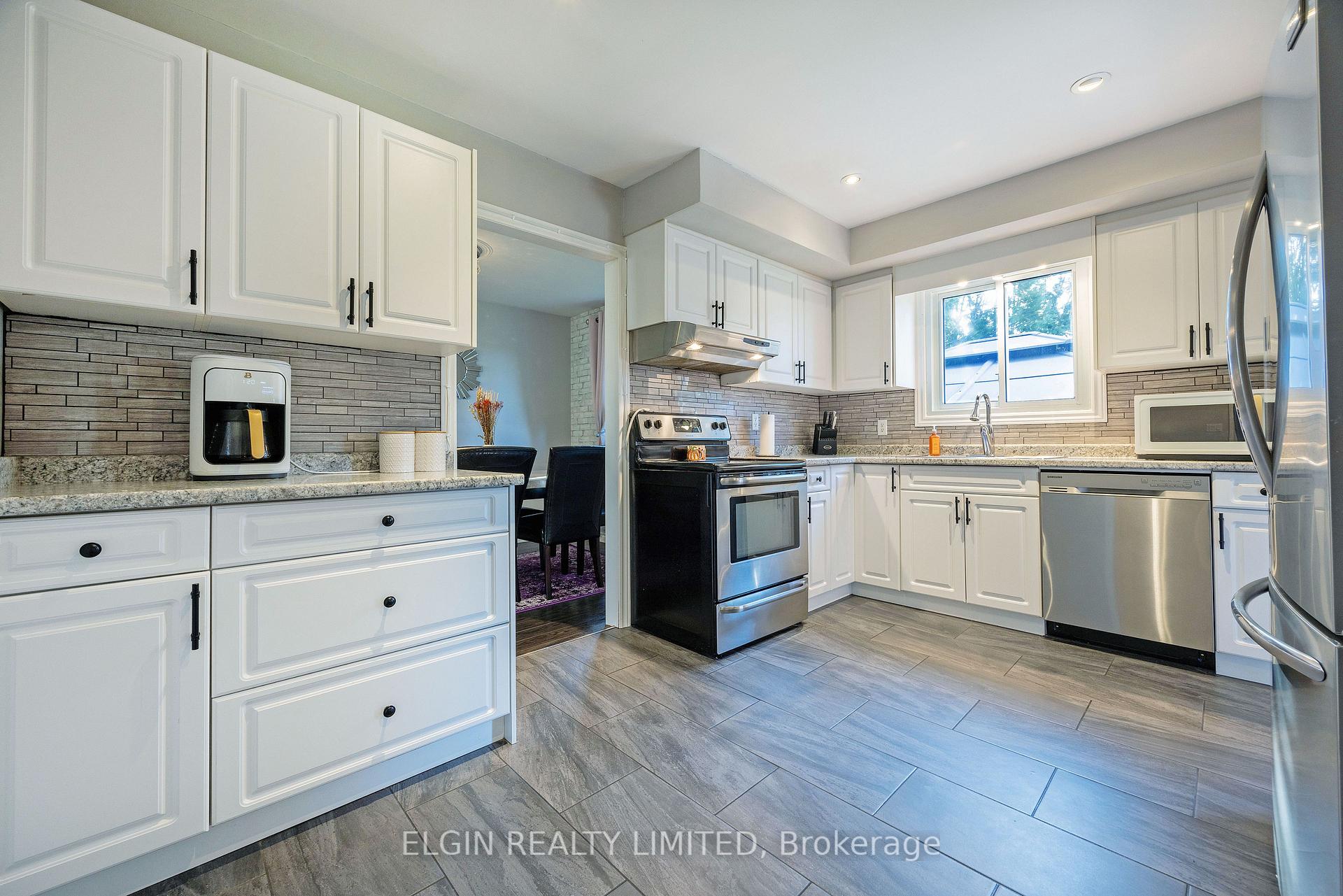 Photo 8 of 4 Johnson Place, St. Thomas — HOMEH