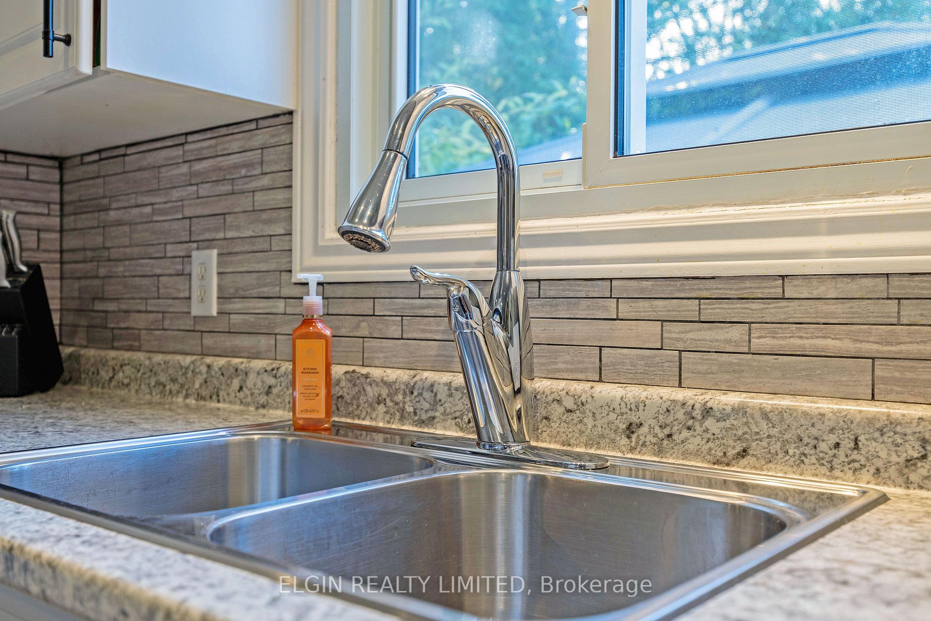 Photo 11 of 4 Johnson Place, St. Thomas — HOMEH