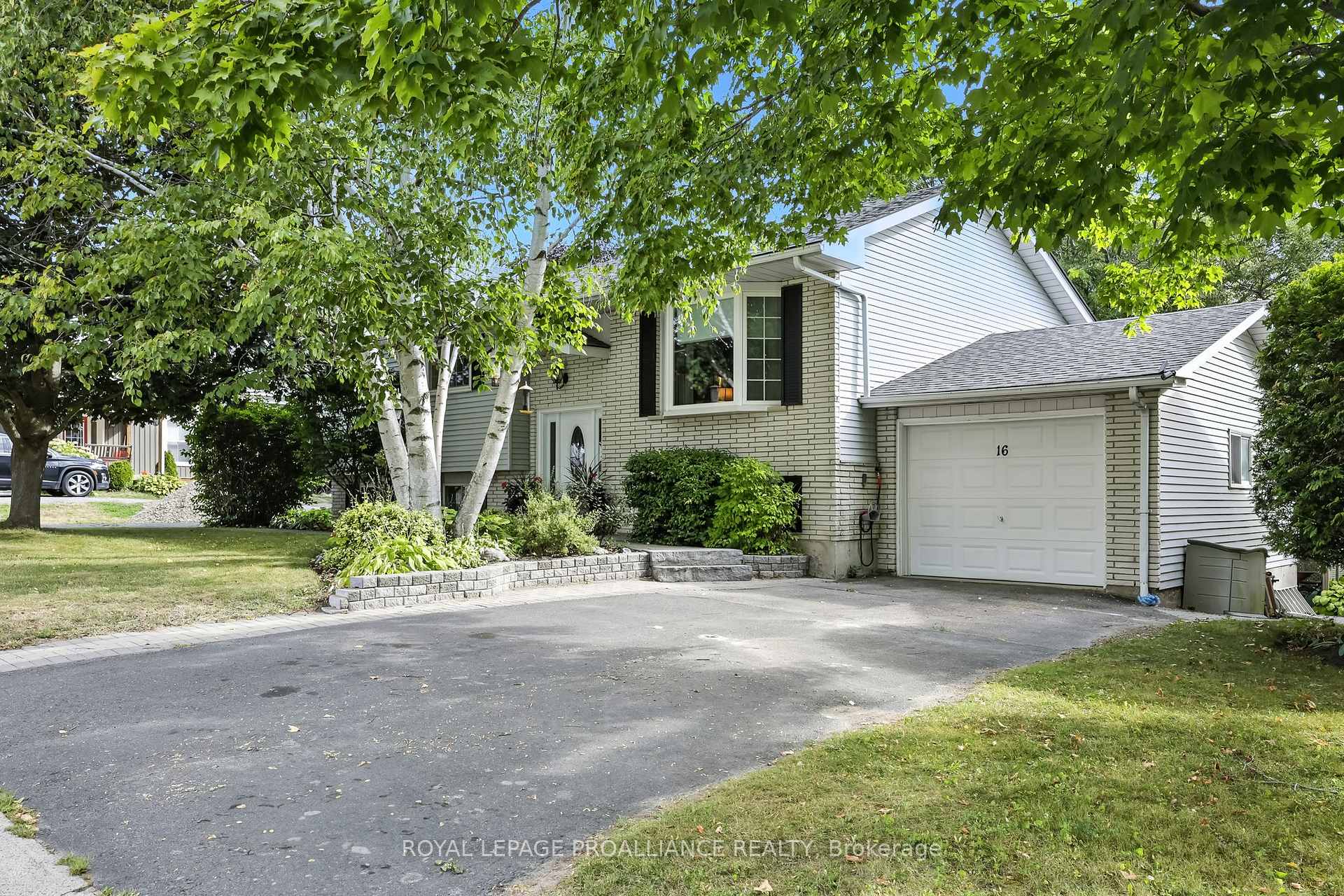 Photo 2 of 16 Durham Street N, Cramahe, Colborne — HOMEH