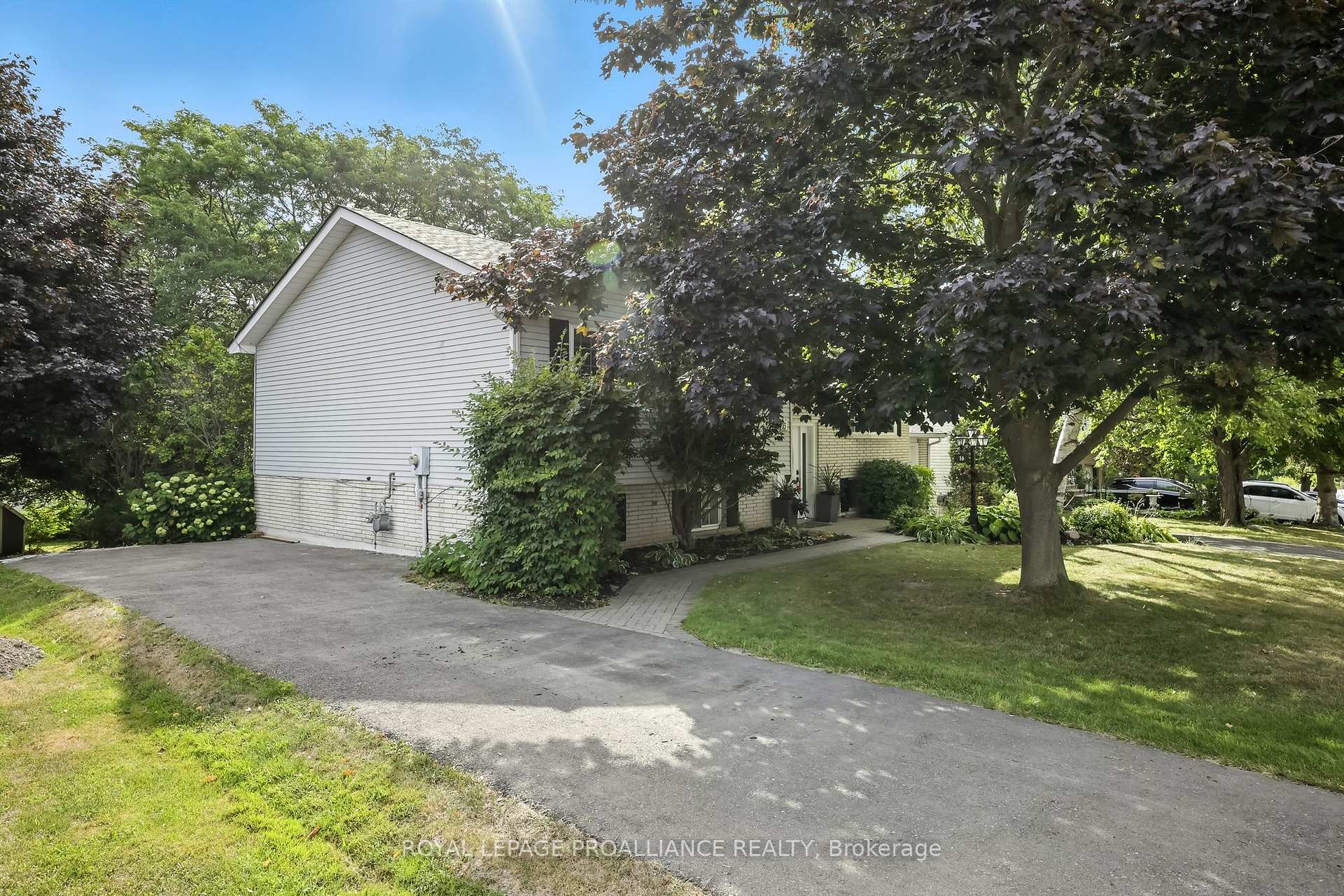 Photo 4 of 16 Durham Street N, Cramahe, Colborne — HOMEH