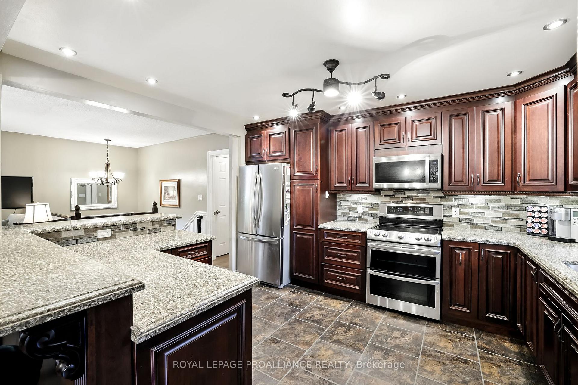 Photo 17 of 16 Durham Street N, Cramahe, Colborne — HOMEH