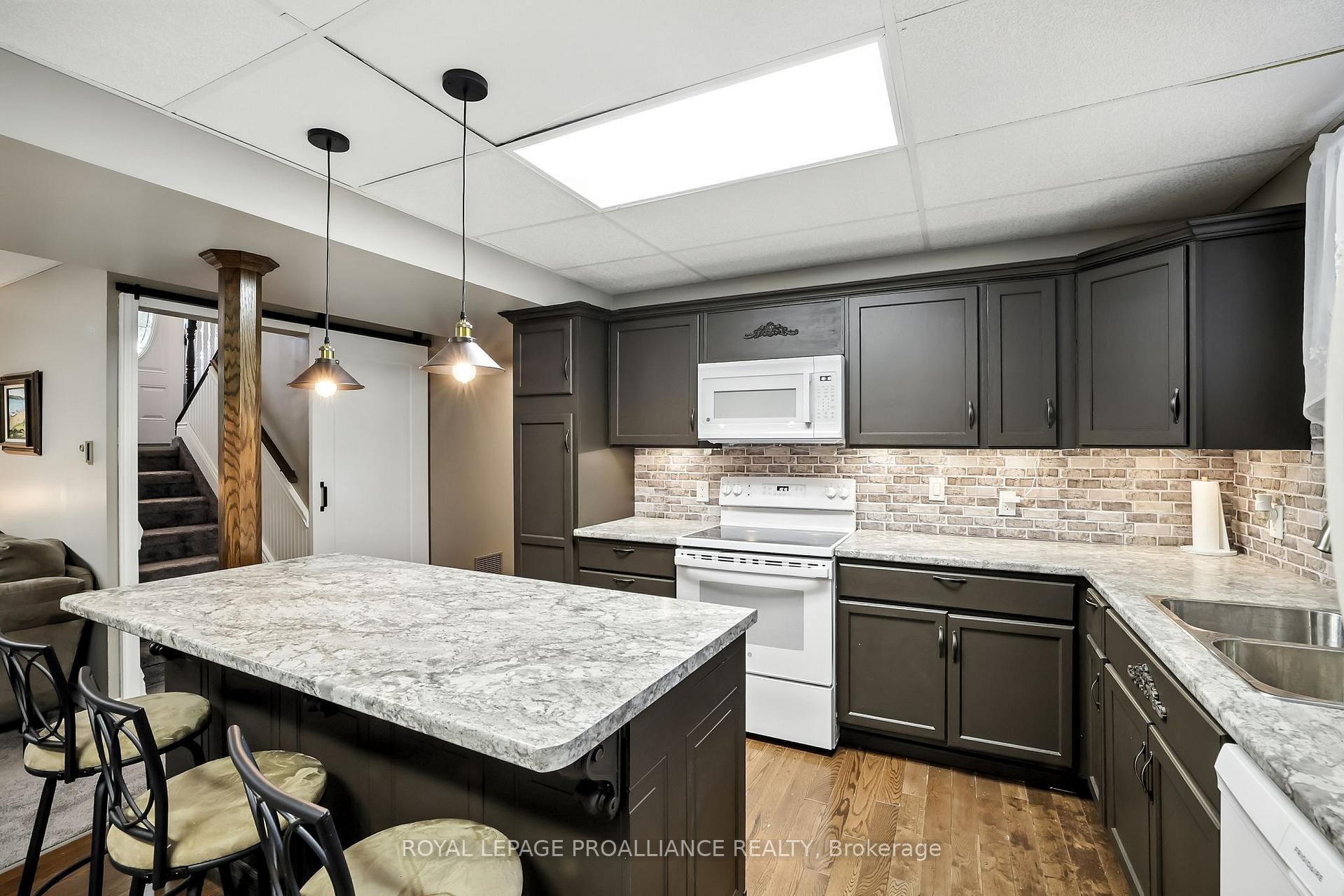 Photo 31 of 16 Durham Street N, Cramahe, Colborne — HOMEH
