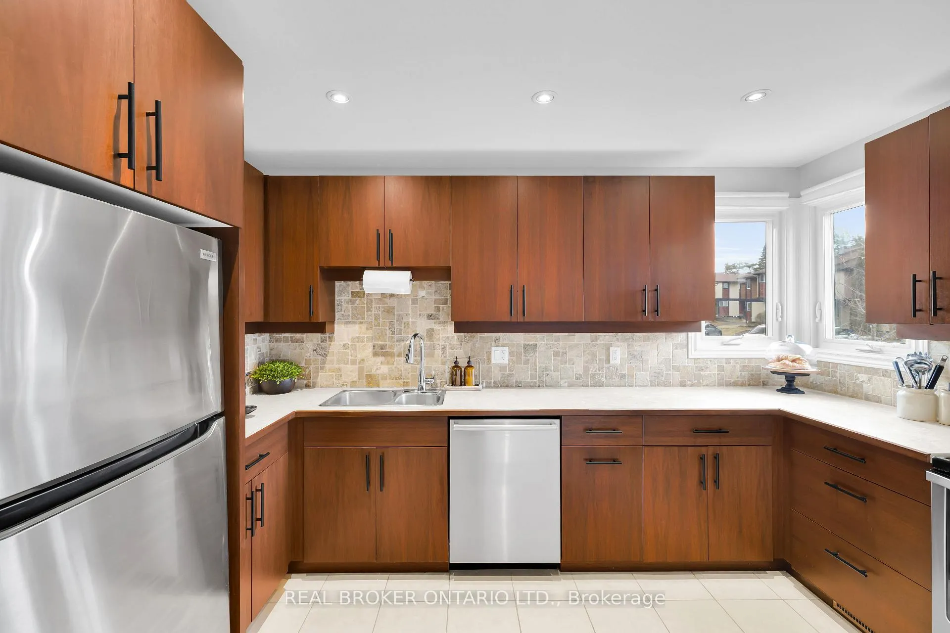 Photo 10 of 101 Mcclintock Way, Ottawa, Kanata - Katimavik — HOMEH