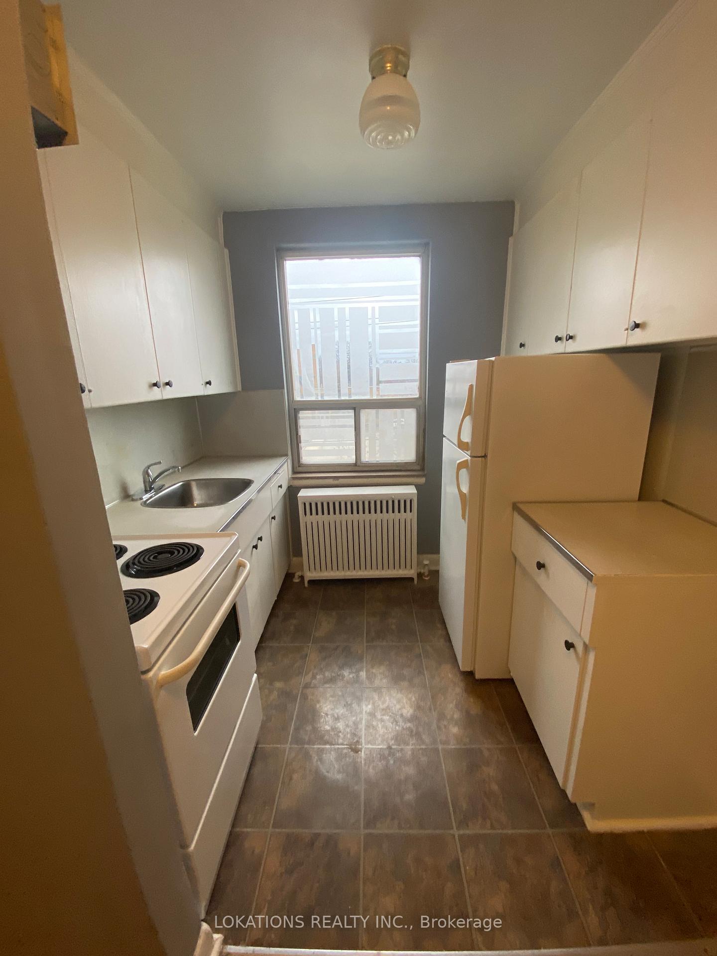 Photo 5 of Unit 306, 2135 Avenue Road, Toronto, Bedford Park-Nortown — HOMEH