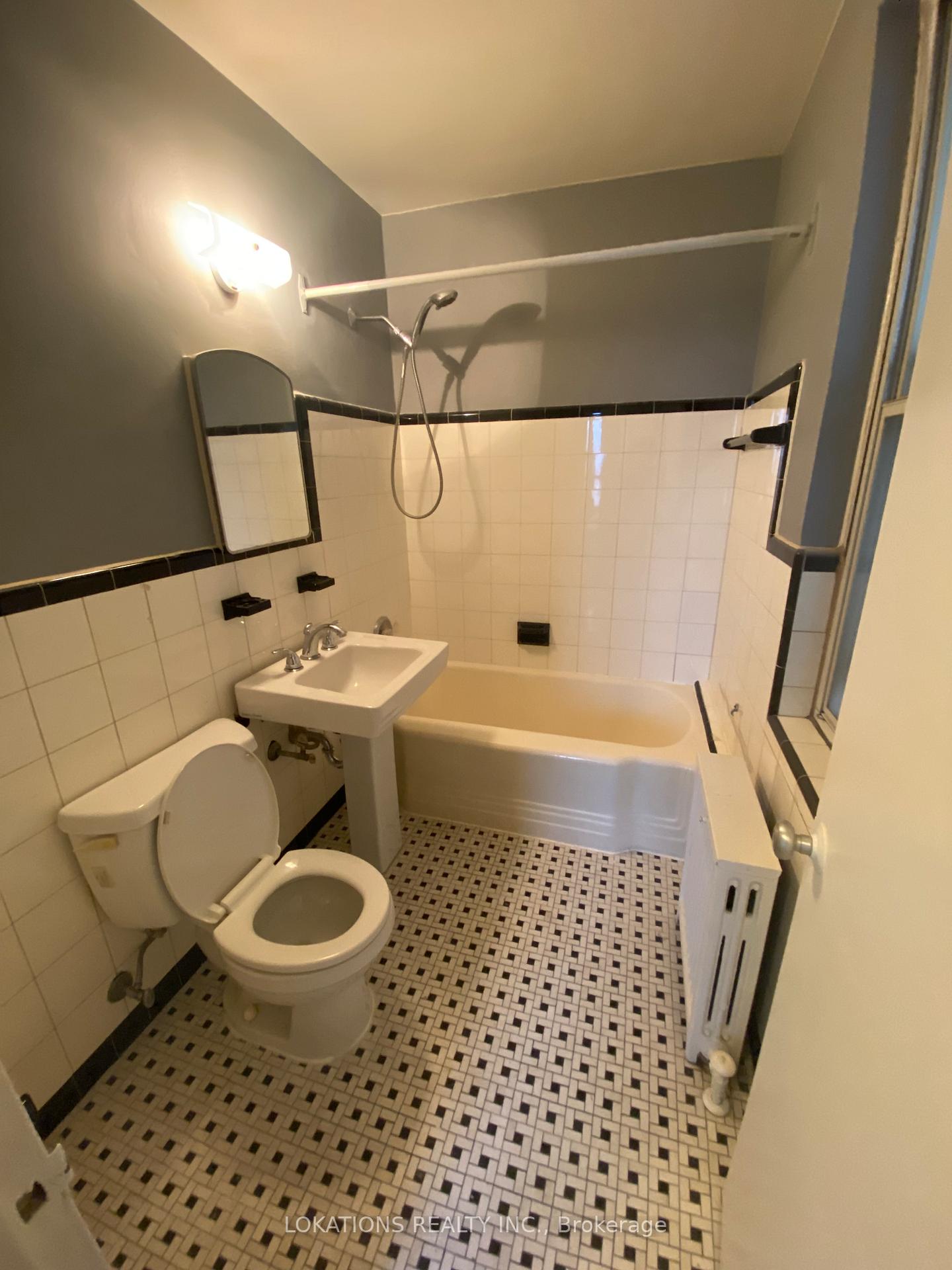 Photo 9 of Unit 306, 2135 Avenue Road, Toronto, Bedford Park-Nortown — HOMEH