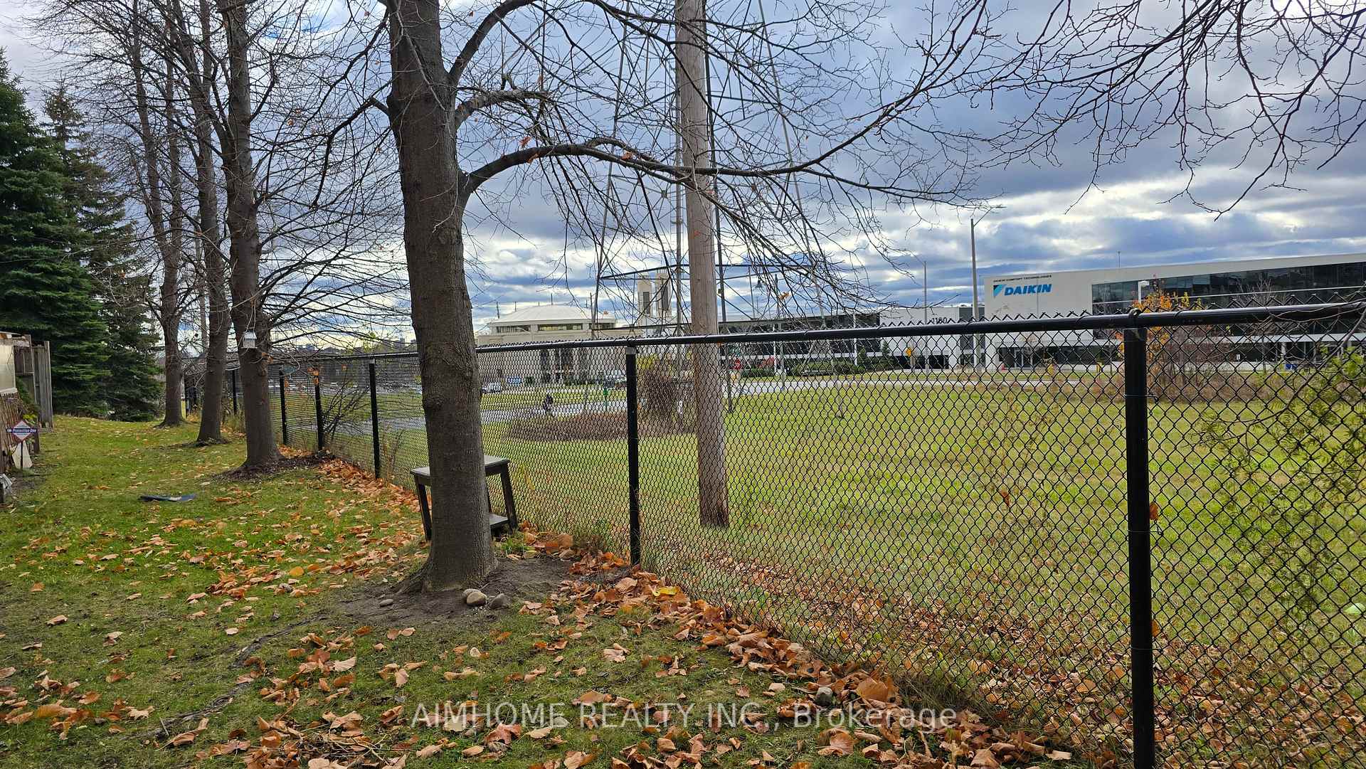 Photo 12 of Unit 6, 2 St Moritz Way, Markham, Unionville — HOMEH