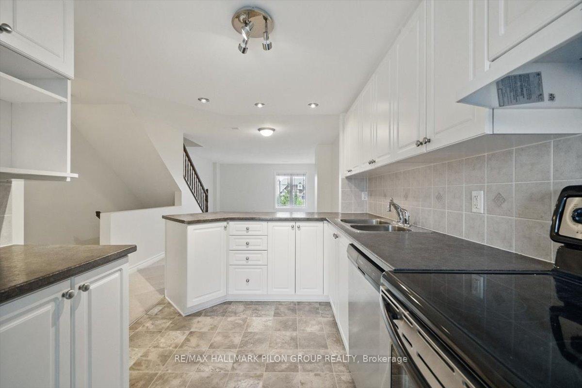 Photo 3 of 635 Lakeridge Drive, Ottawa, Avalon East — HOMEH