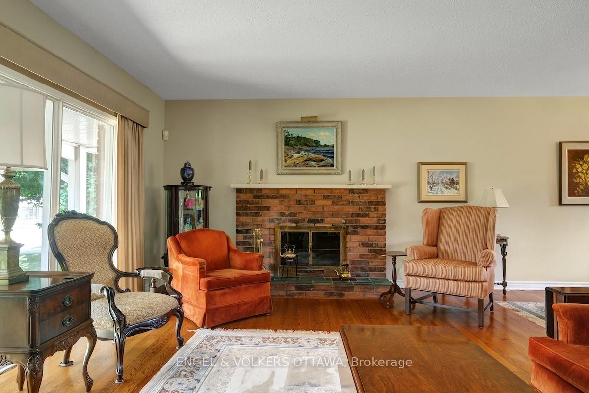 Photo 9 of 15 Dickson Street, Ottawa, Bruce Farm/Graham Park/Qualicum/Bellands — HOMEH