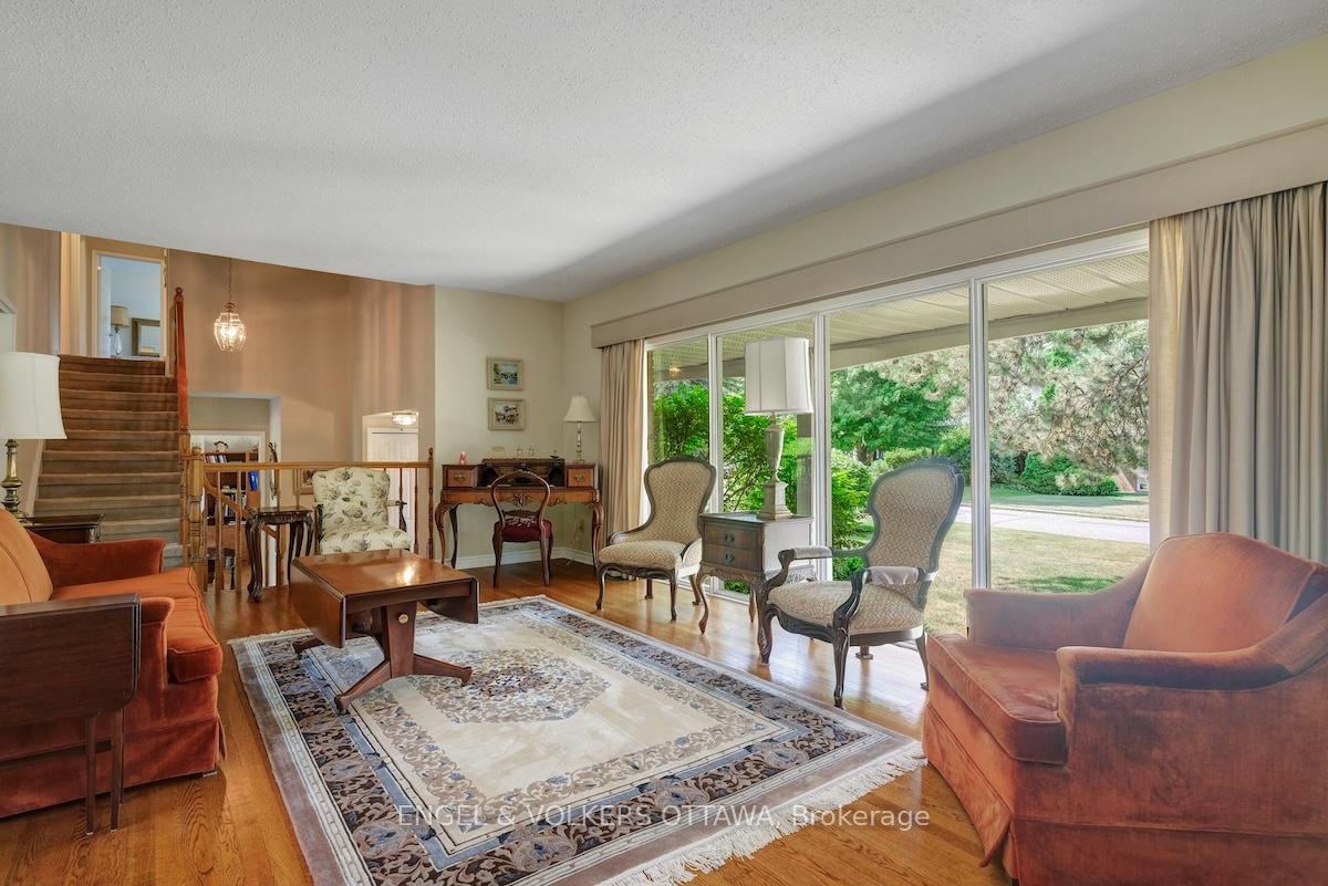 Photo 11 of 15 Dickson Street, Ottawa, Bruce Farm/Graham Park/Qualicum/Bellands — HOMEH