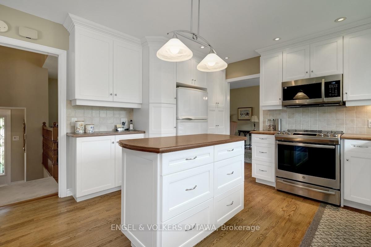 Photo 17 of 15 Dickson Street, Ottawa, Bruce Farm/Graham Park/Qualicum/Bellands — HOMEH