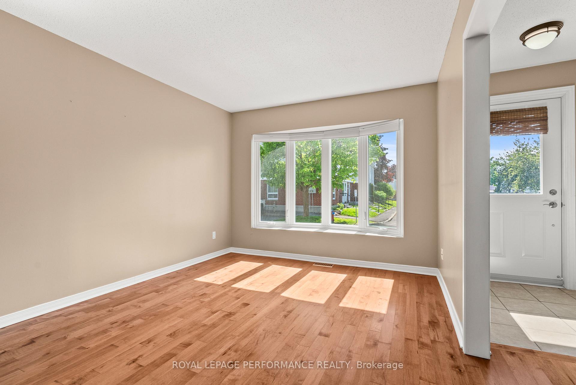 Photo 3 of Unit Unit #18, 1968 Colorado Lane, Ottawa, Orleans/Sunridge — HOMEH
