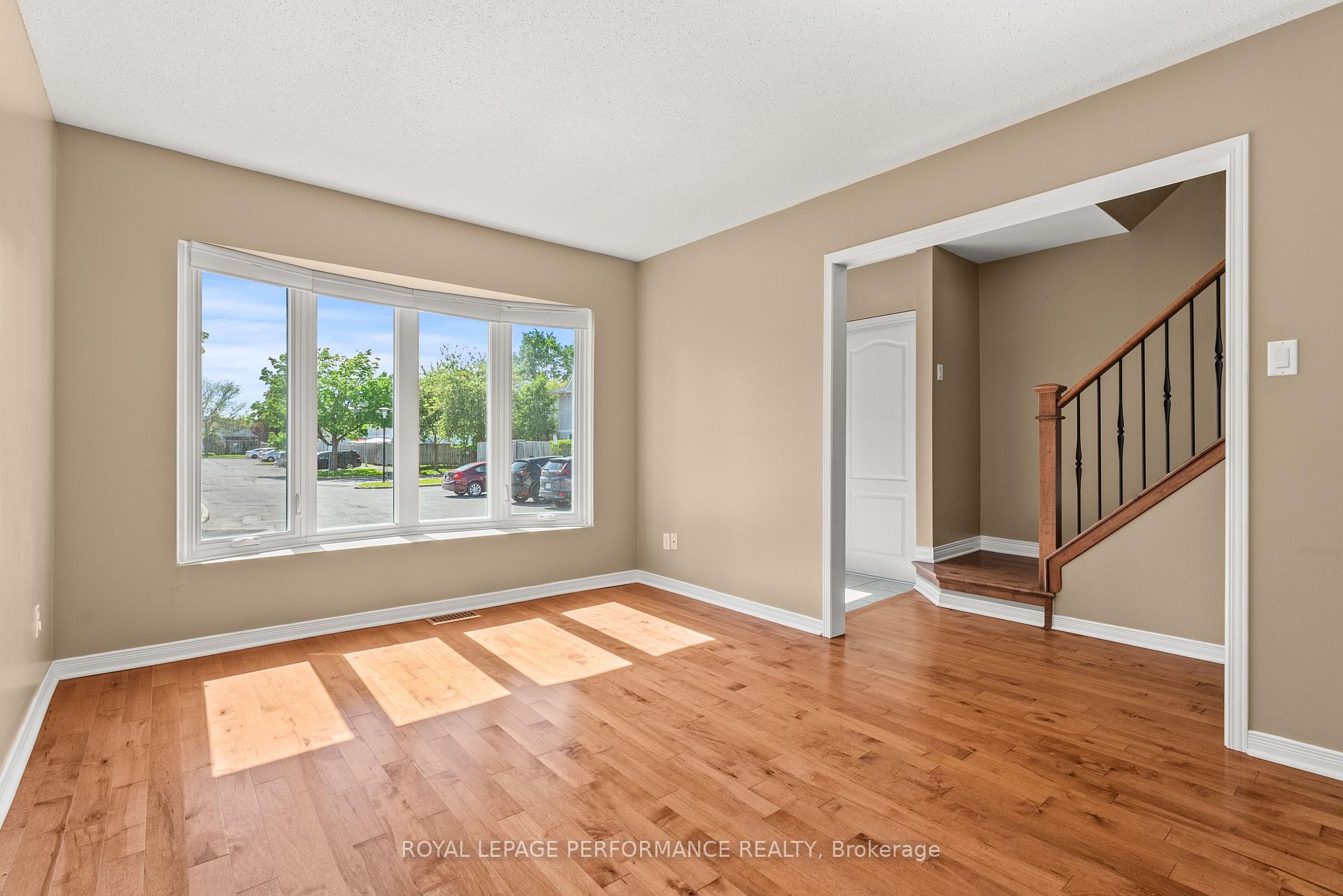 Photo 4 of Unit Unit #18, 1968 Colorado Lane, Ottawa, Orleans/Sunridge — HOMEH