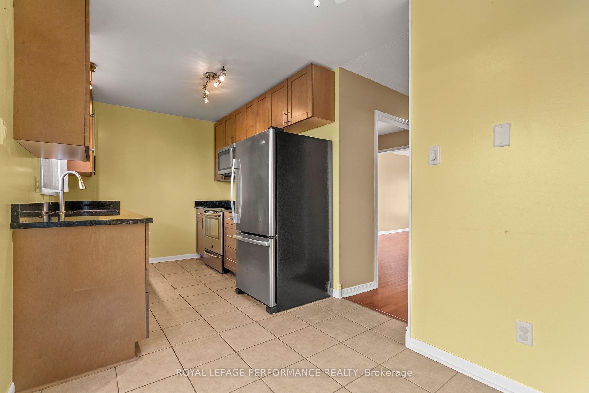 Photo 10 of Unit Unit #18, 1968 Colorado Lane, Ottawa, Orleans/Sunridge — HOMEH