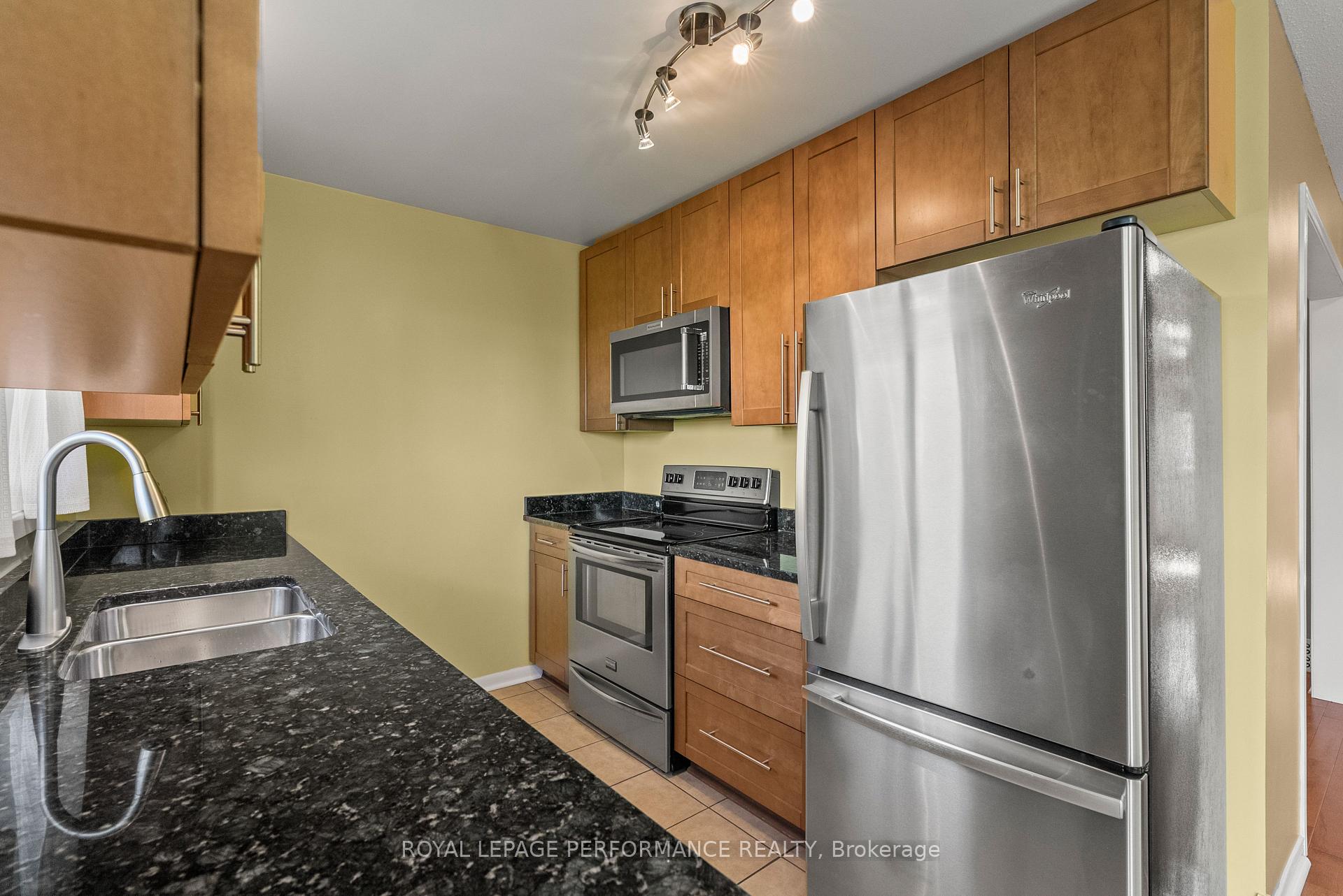 Photo 11 of Unit Unit #18, 1968 Colorado Lane, Ottawa, Orleans/Sunridge — HOMEH