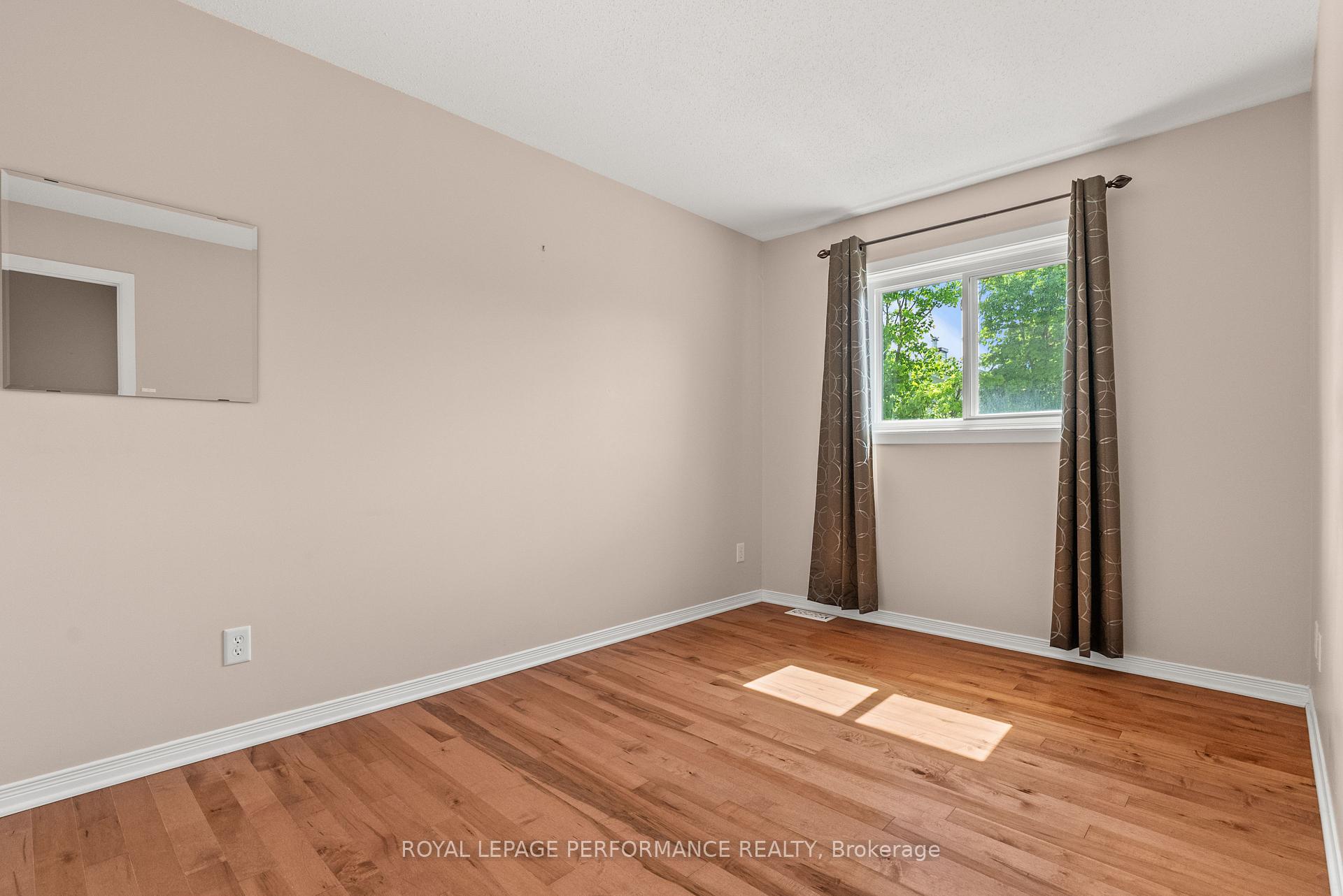 Photo 19 of Unit Unit #18, 1968 Colorado Lane, Ottawa, Orleans/Sunridge — HOMEH
