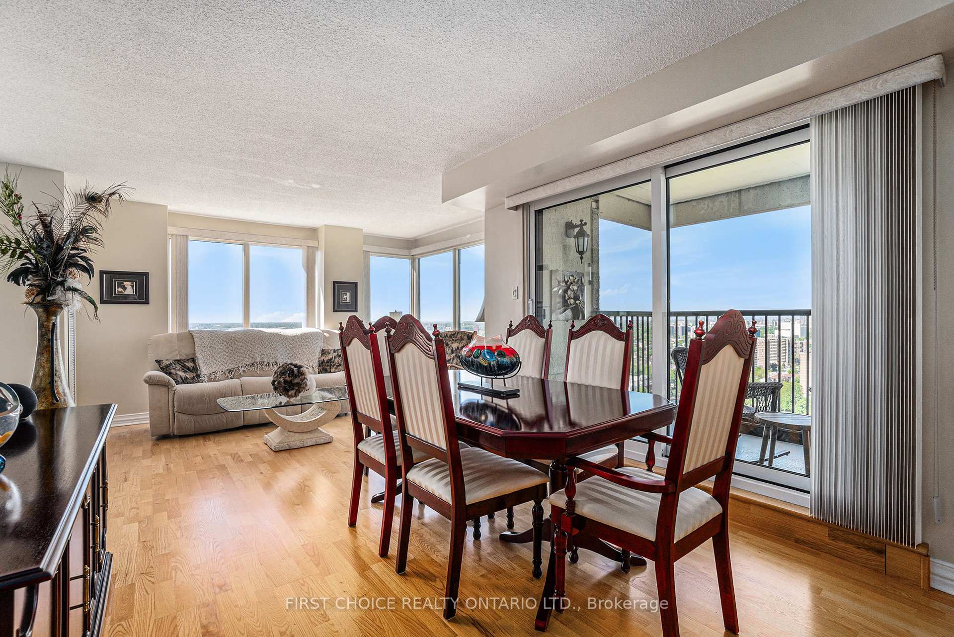 Photo 9 of Unit 2405, 545 St Laurent Boulevard, Ottawa, Viscount Alexander Park — HOMEH