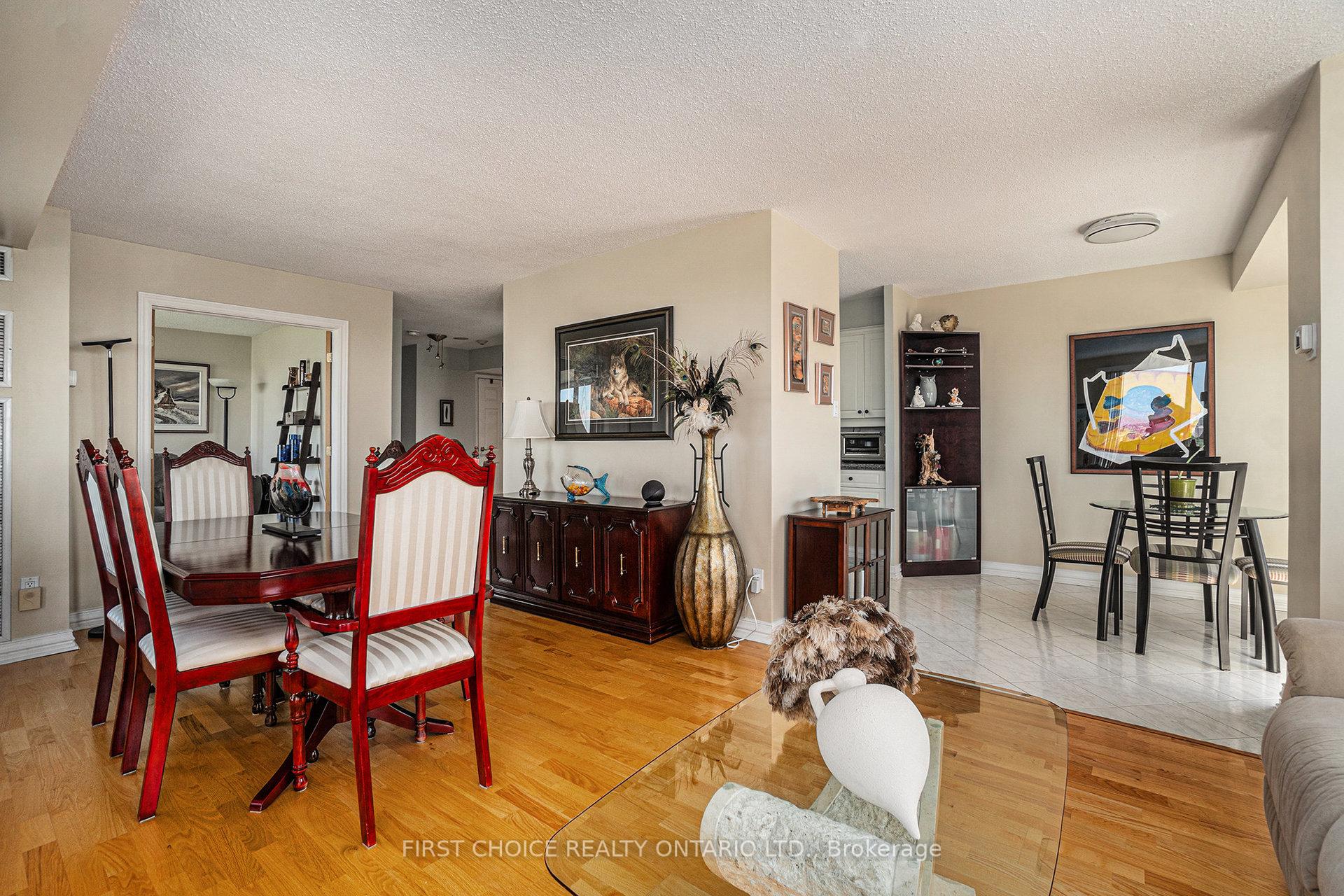 Photo 10 of Unit 2405, 545 St Laurent Boulevard, Ottawa, Viscount Alexander Park — HOMEH
