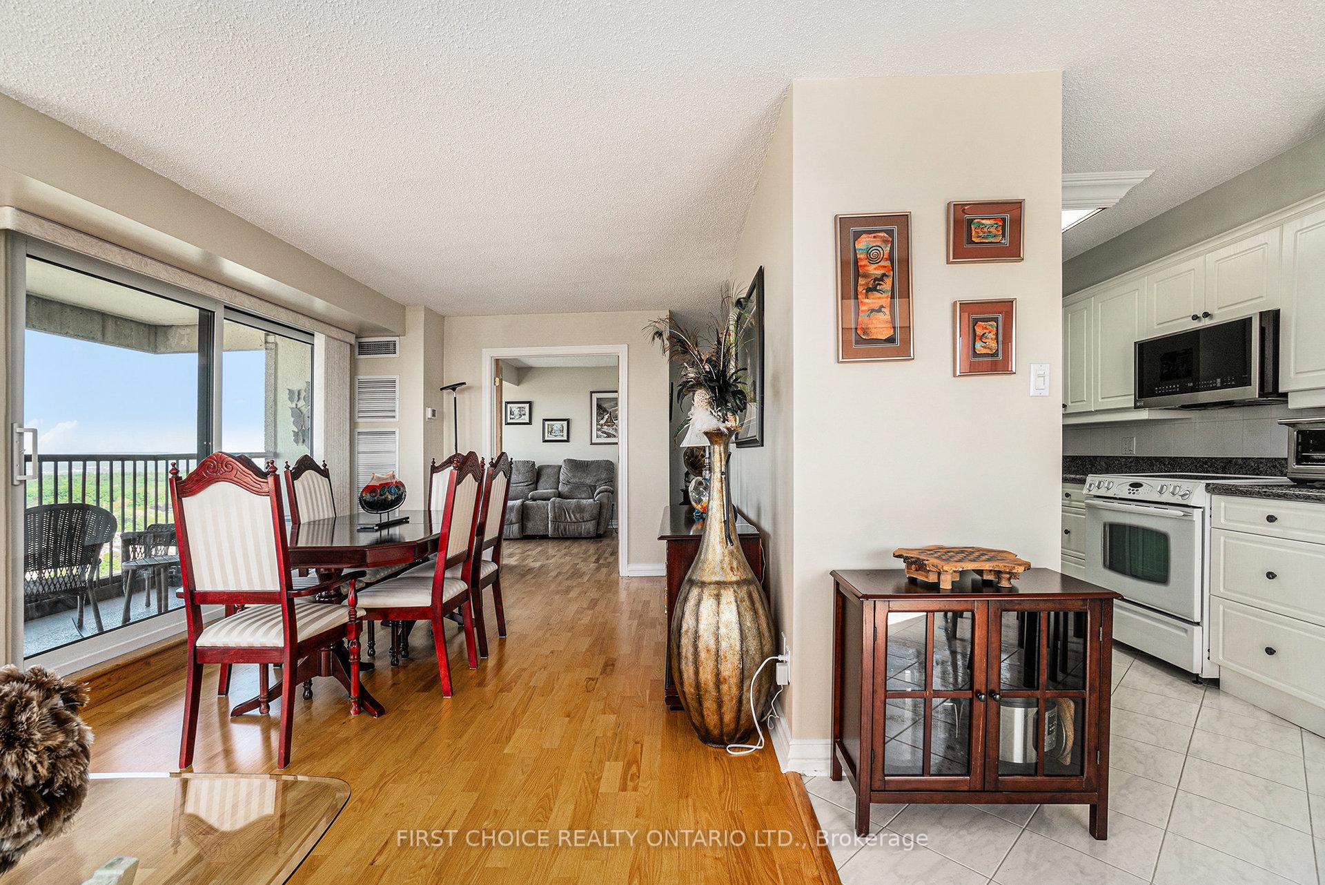 Photo 11 of Unit 2405, 545 St Laurent Boulevard, Ottawa, Viscount Alexander Park — HOMEH