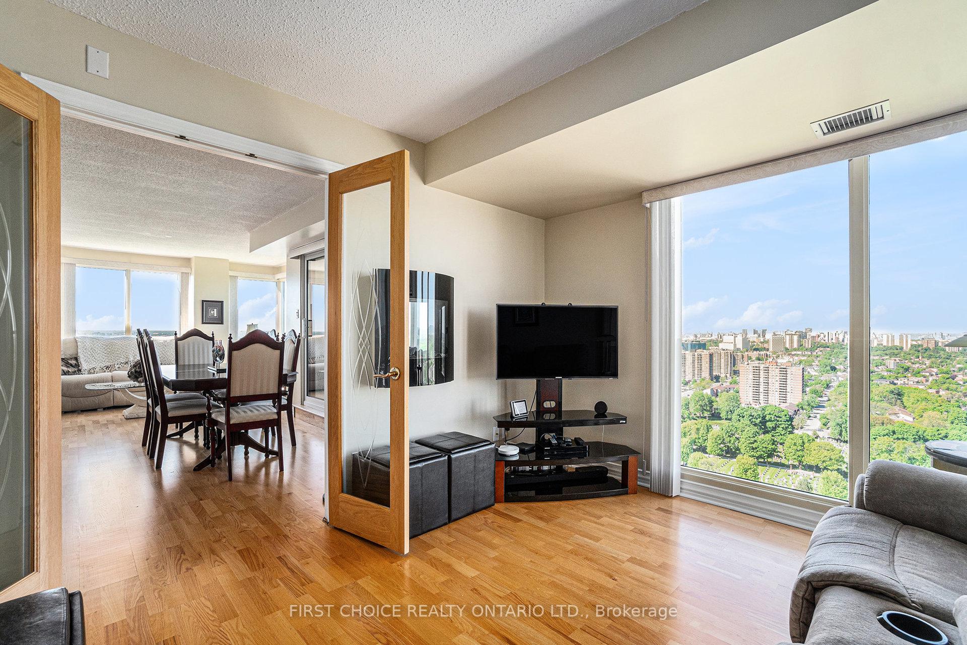 Photo 17 of Unit 2405, 545 St Laurent Boulevard, Ottawa, Viscount Alexander Park — HOMEH