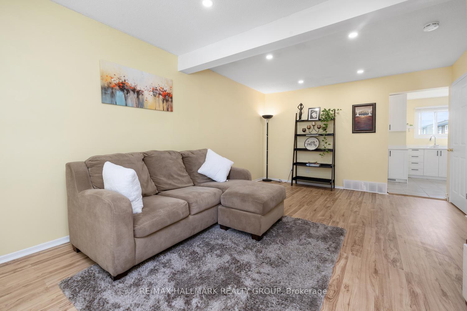 Photo 4 of 3238 Uplands Drive, Ottawa, Hunt Club — HOMEH