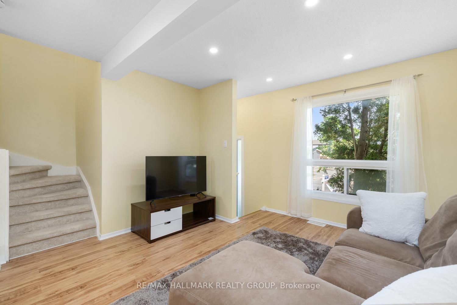 Photo 5 of 3238 Uplands Drive, Ottawa, Hunt Club — HOMEH