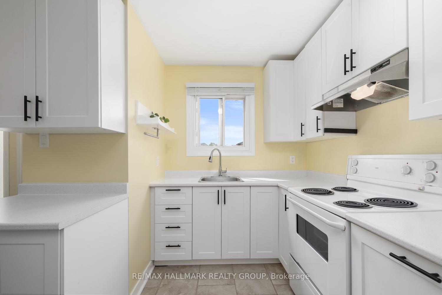Photo 7 of 3238 Uplands Drive, Ottawa, Hunt Club — HOMEH