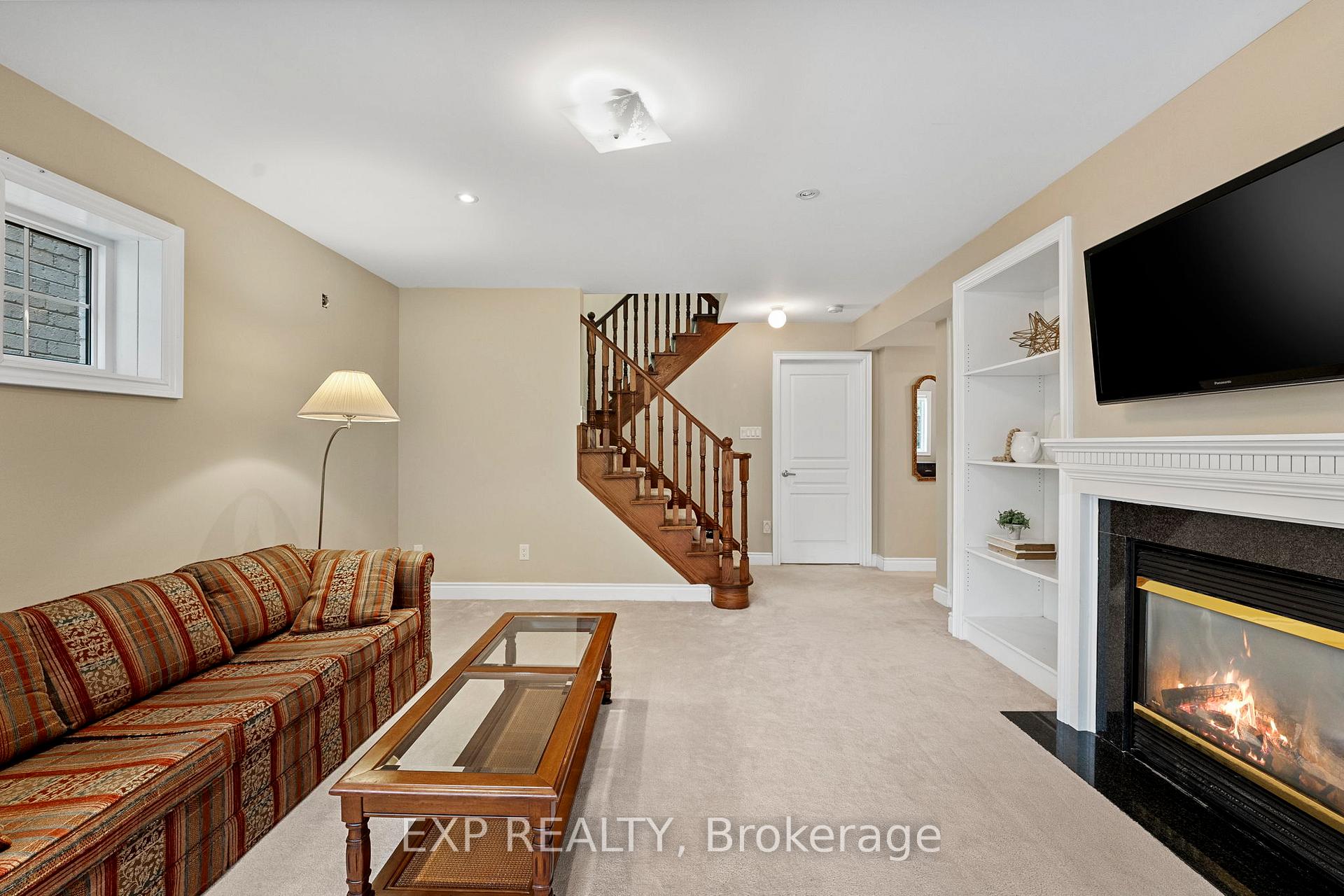 Photo 37 of 54 Stonecliffe Crescent, Aurora, Aurora Estates — HOMEH