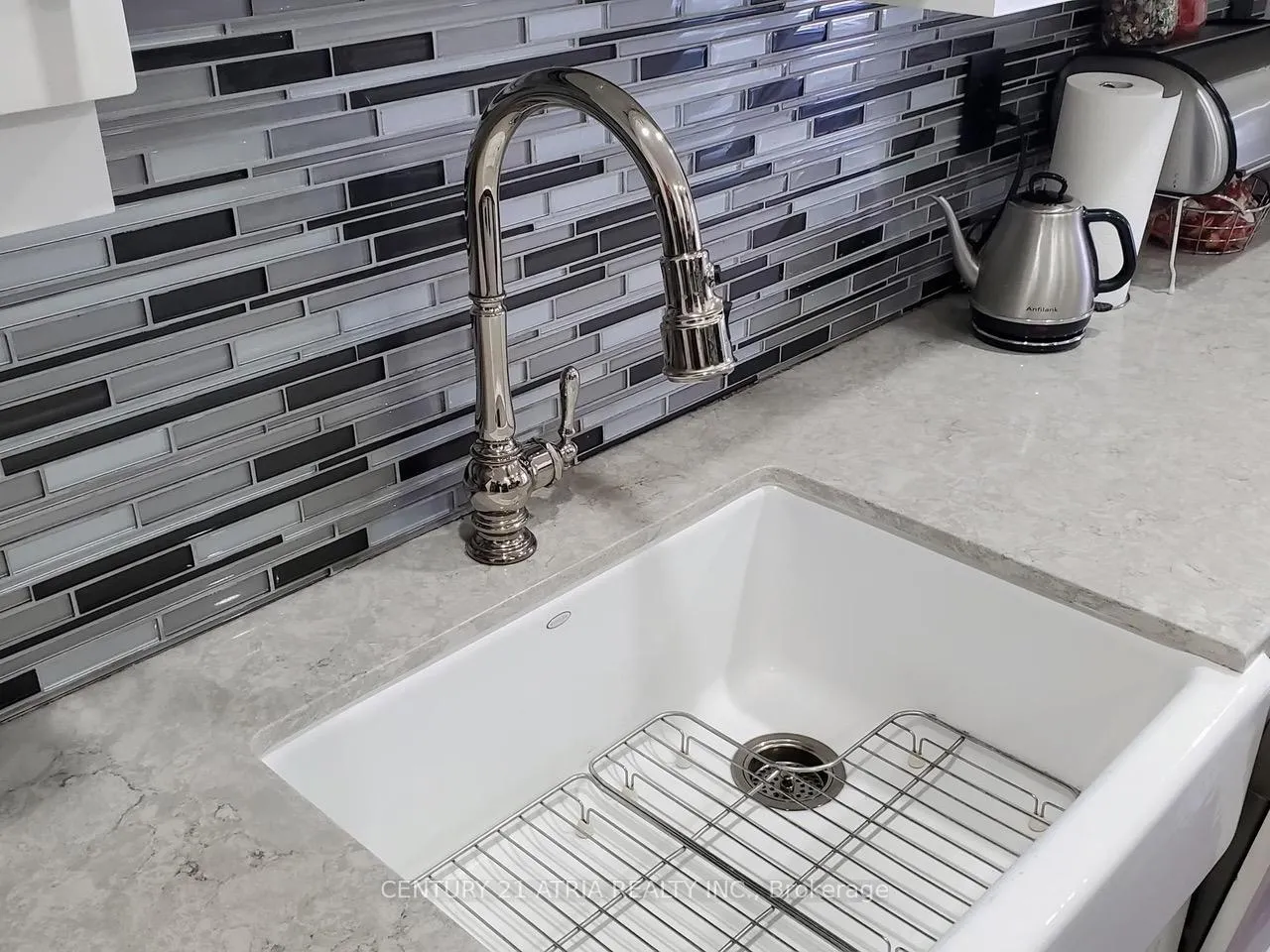 Photo 12 of 40 Sibley Avenue, Toronto, East End-Danforth — HOMEH