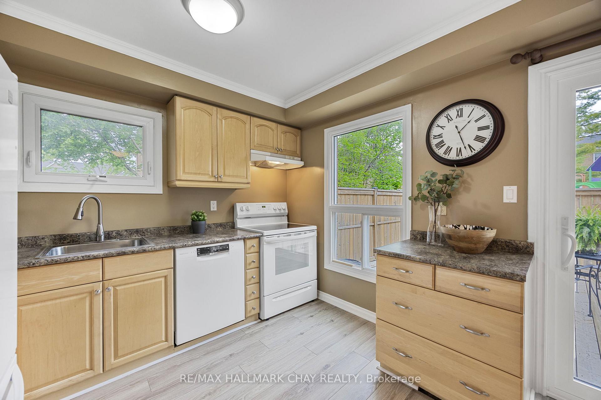 Photo 34 of Unit 49, 165 Kozlov Street, Barrie, West Bayfield — HOMEH