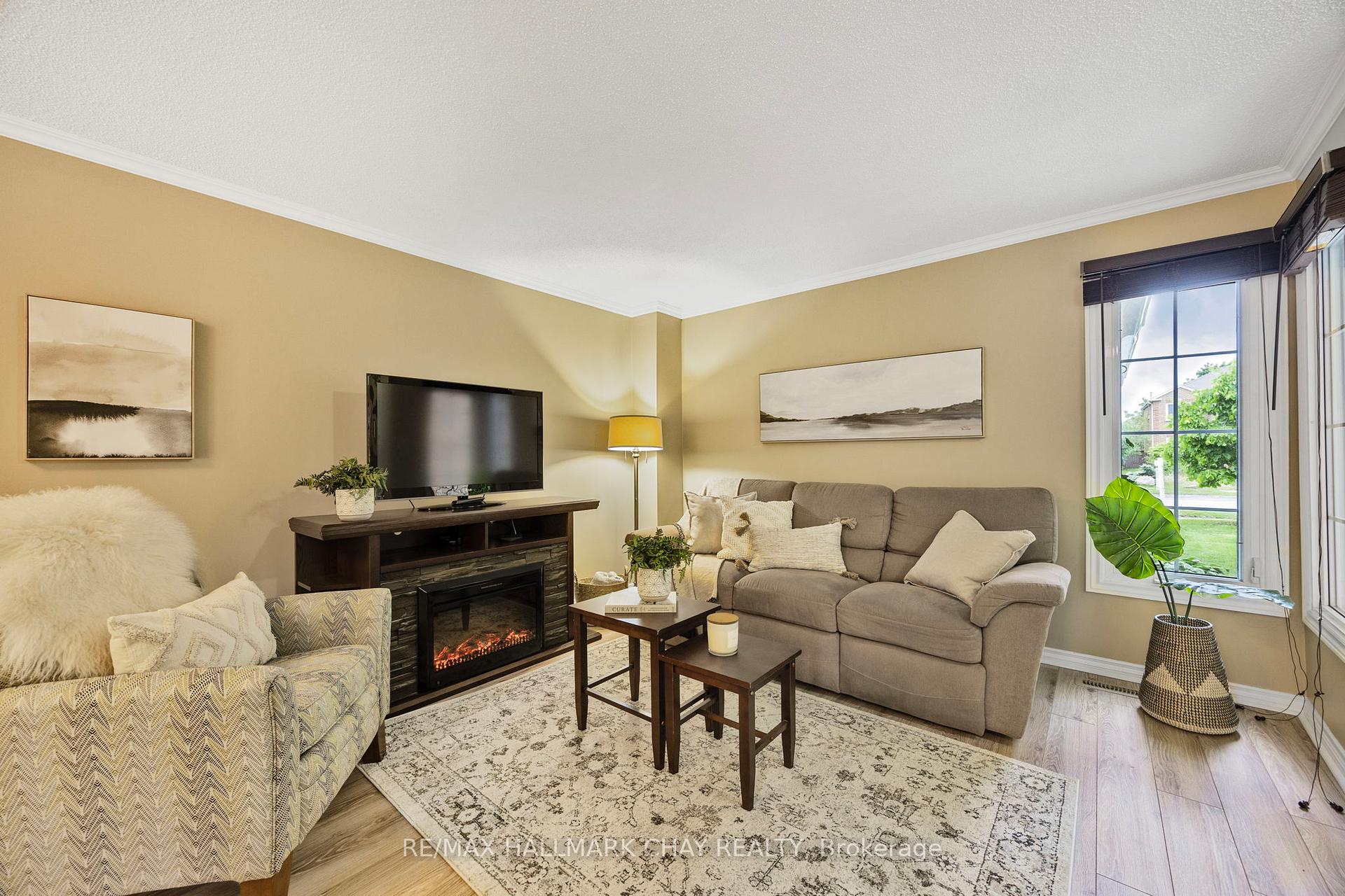 Photo 5 of Unit 49, 165 Kozlov Street, Barrie, West Bayfield — HOMEH