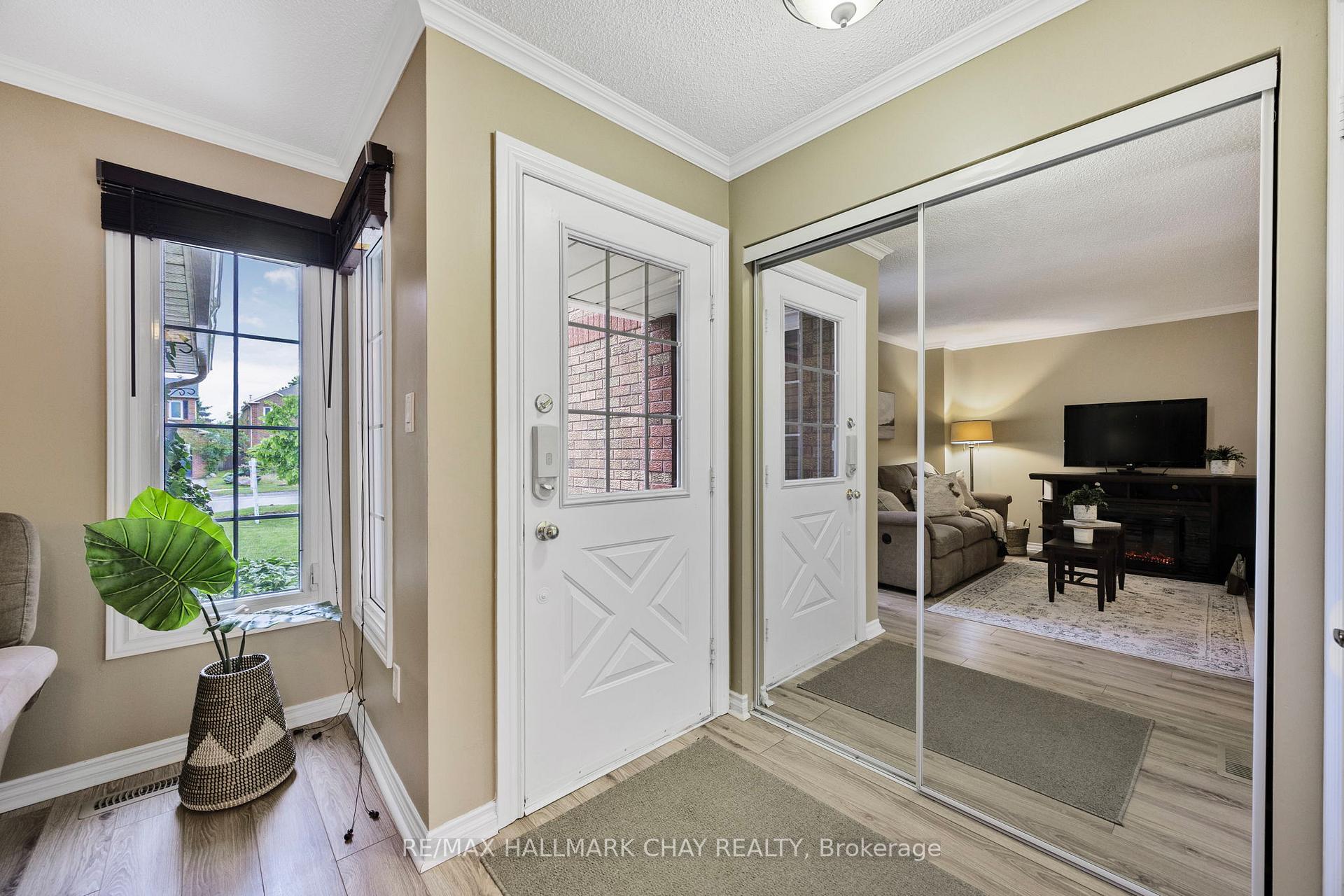 Photo 6 of Unit 49, 165 Kozlov Street, Barrie, West Bayfield — HOMEH